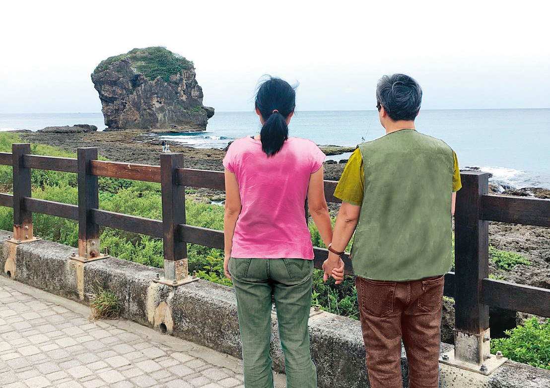 在一起8年的女同志卡蜜（左）與奐奐（右）結婚才剛滿1年，卻因法律限制，他們被迫為了收養孩子準備離婚。（卡蜜提供，圖中當事人皆已變裝處理）