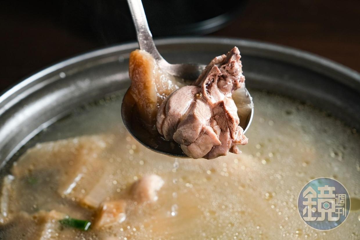 暖胃清甜的「菜脯雞湯」。(450元/份)