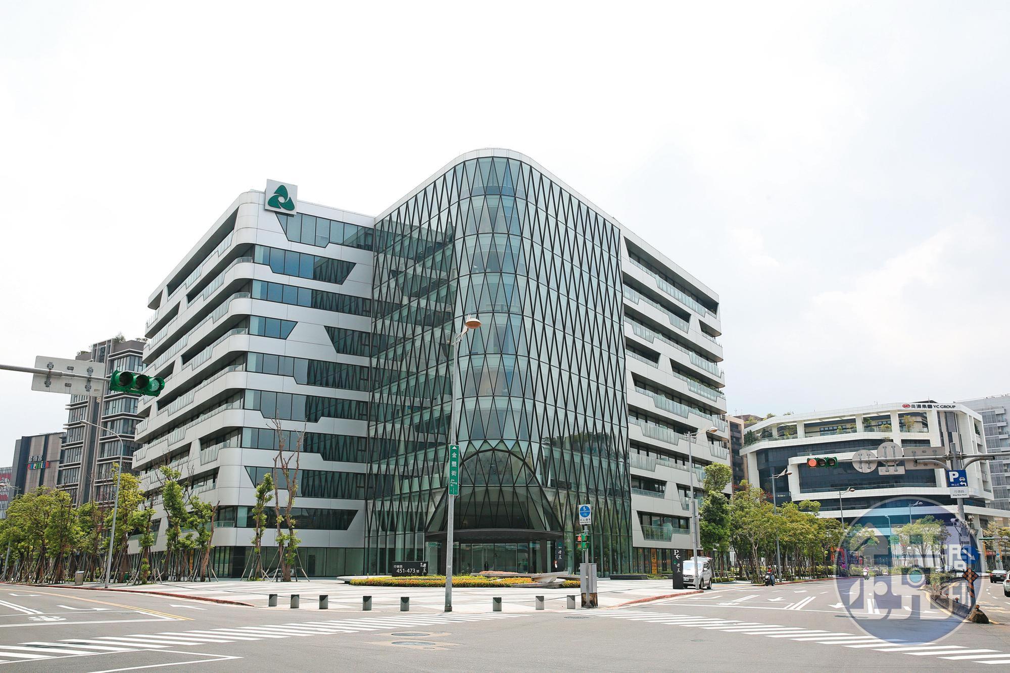 市值千億元的寶佳集團前年進駐內湖科學園區，嶄新的辦公大樓相當氣派。