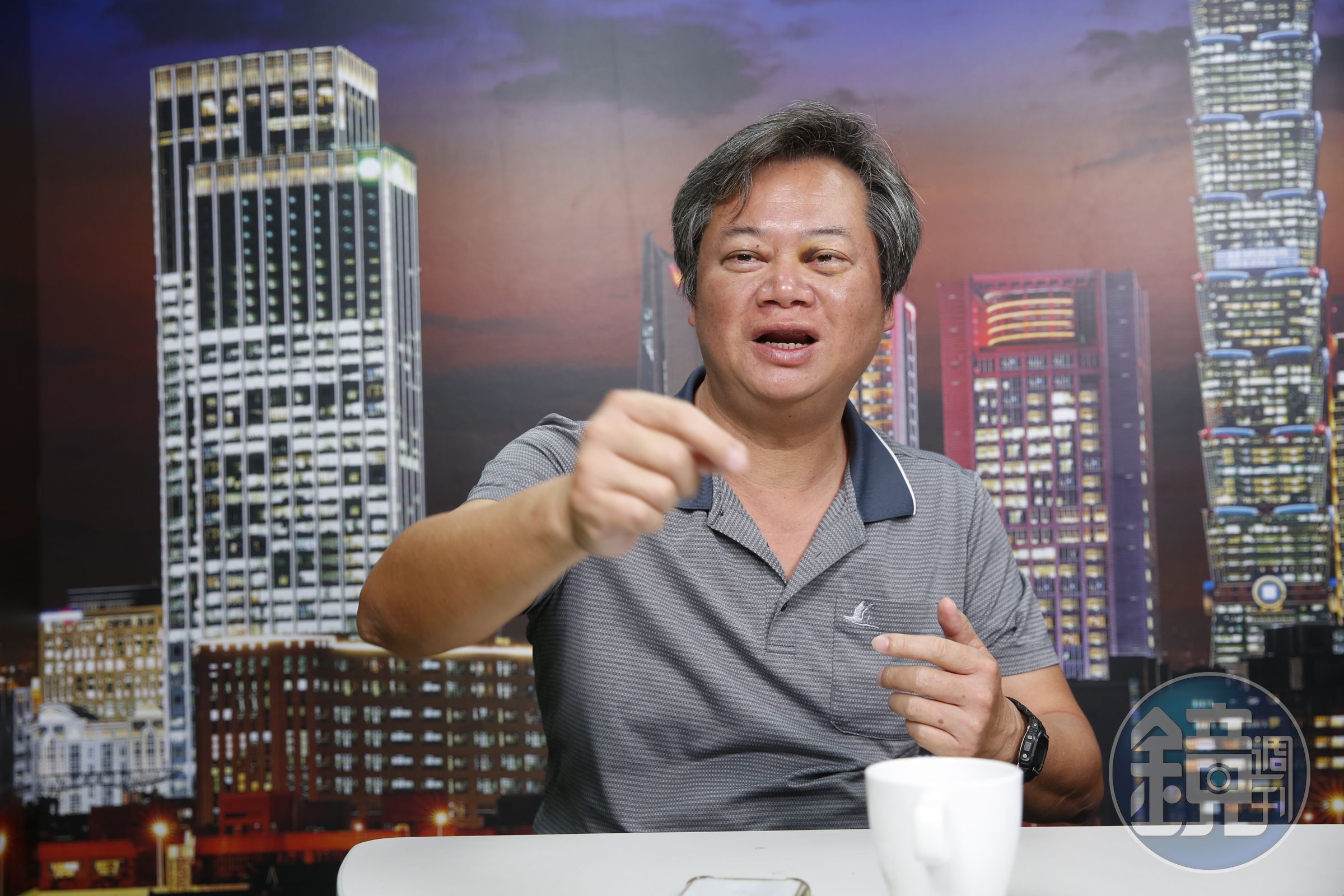 陳重銘透露，今年3月他以14元買進元大金100張，如今獲利至少4成。