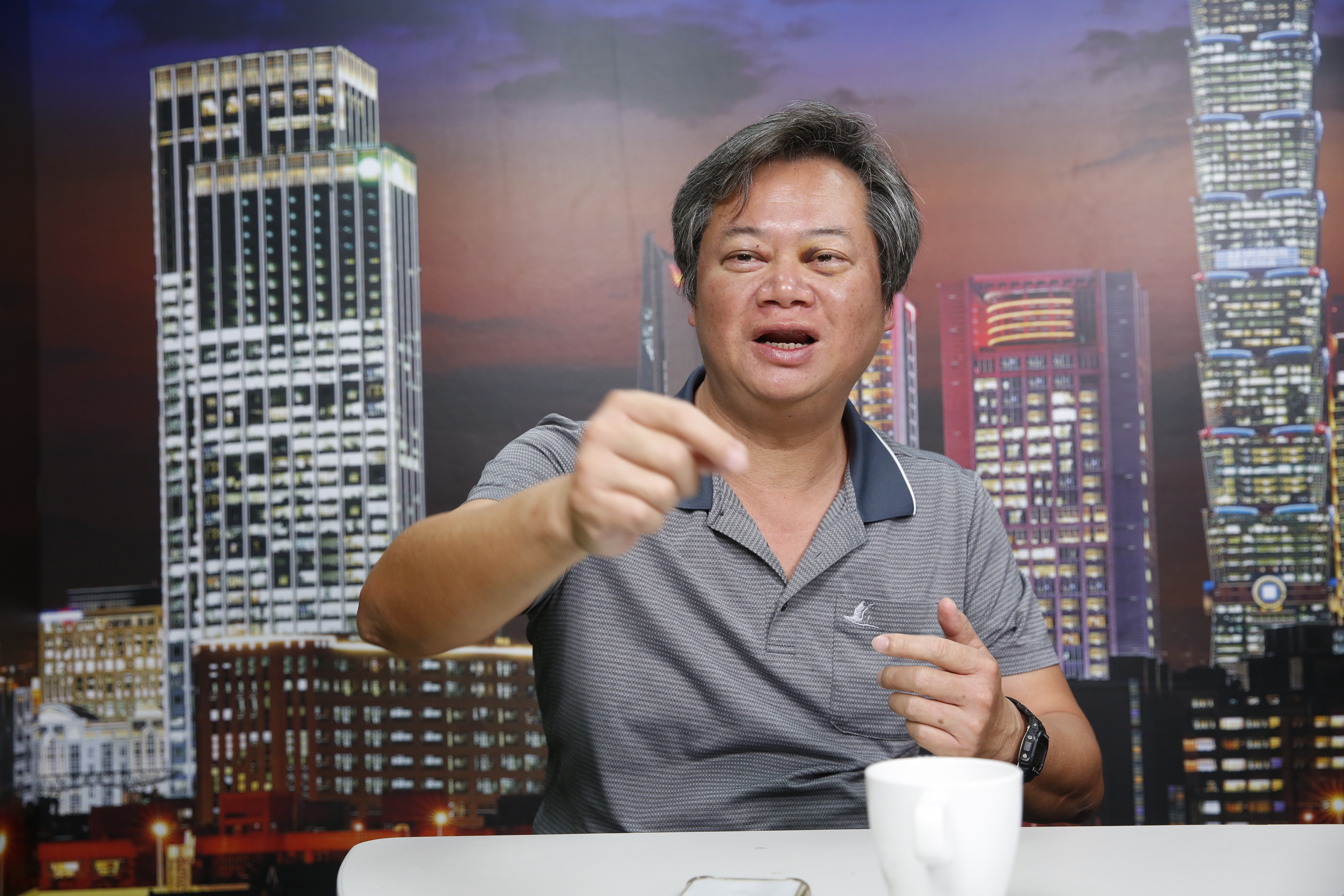 陳重銘透露，今年3月他以14元買進元大金100張，如今獲利至少4成。