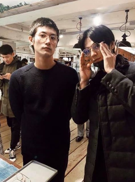 三浦春馬（左）和新田真劍佑私交甚篤，還曾一起去配眼鏡。（翻攝自三浦春馬Instagram）