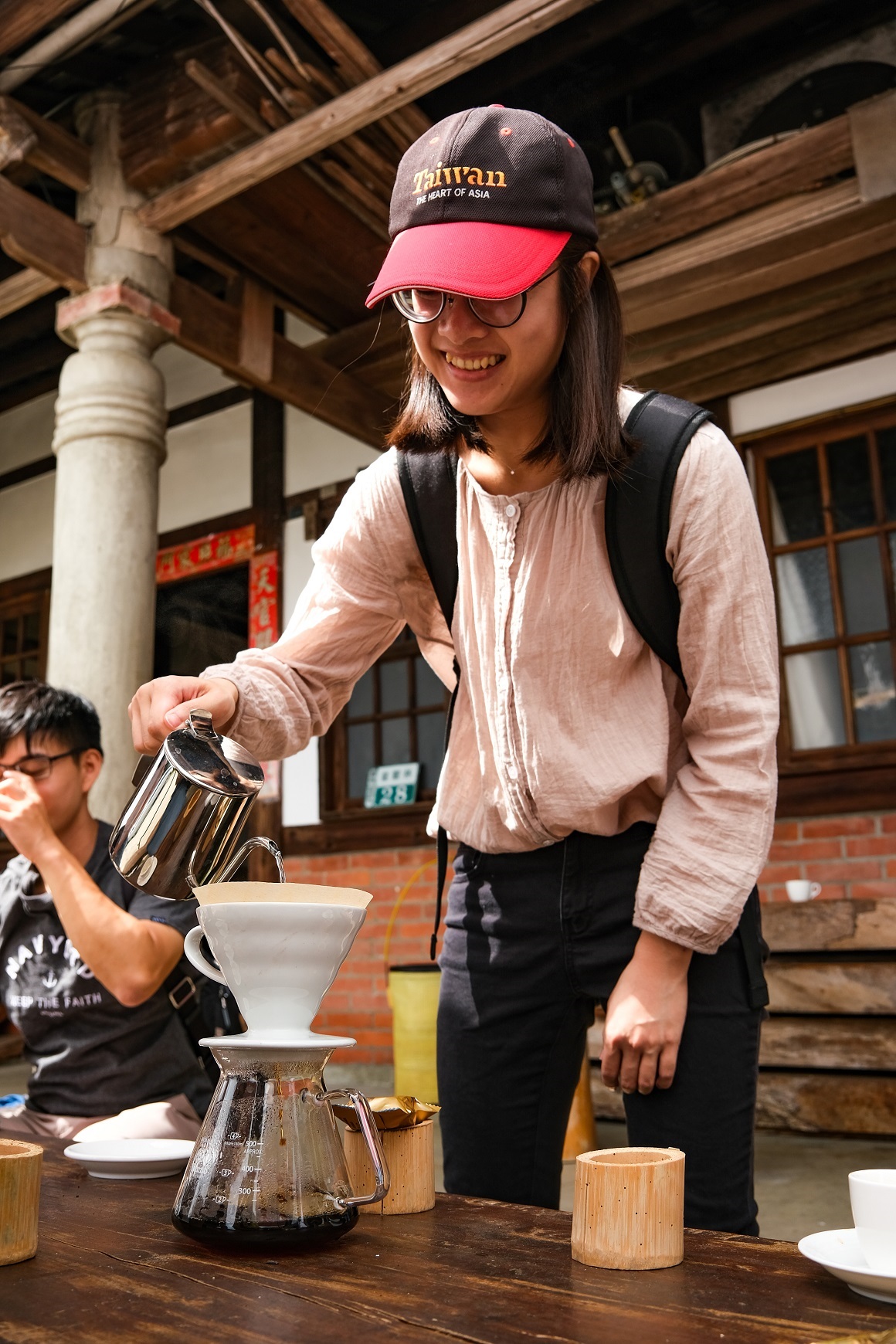 最高分咖啡莊園提供客人手沖咖啡的體驗。