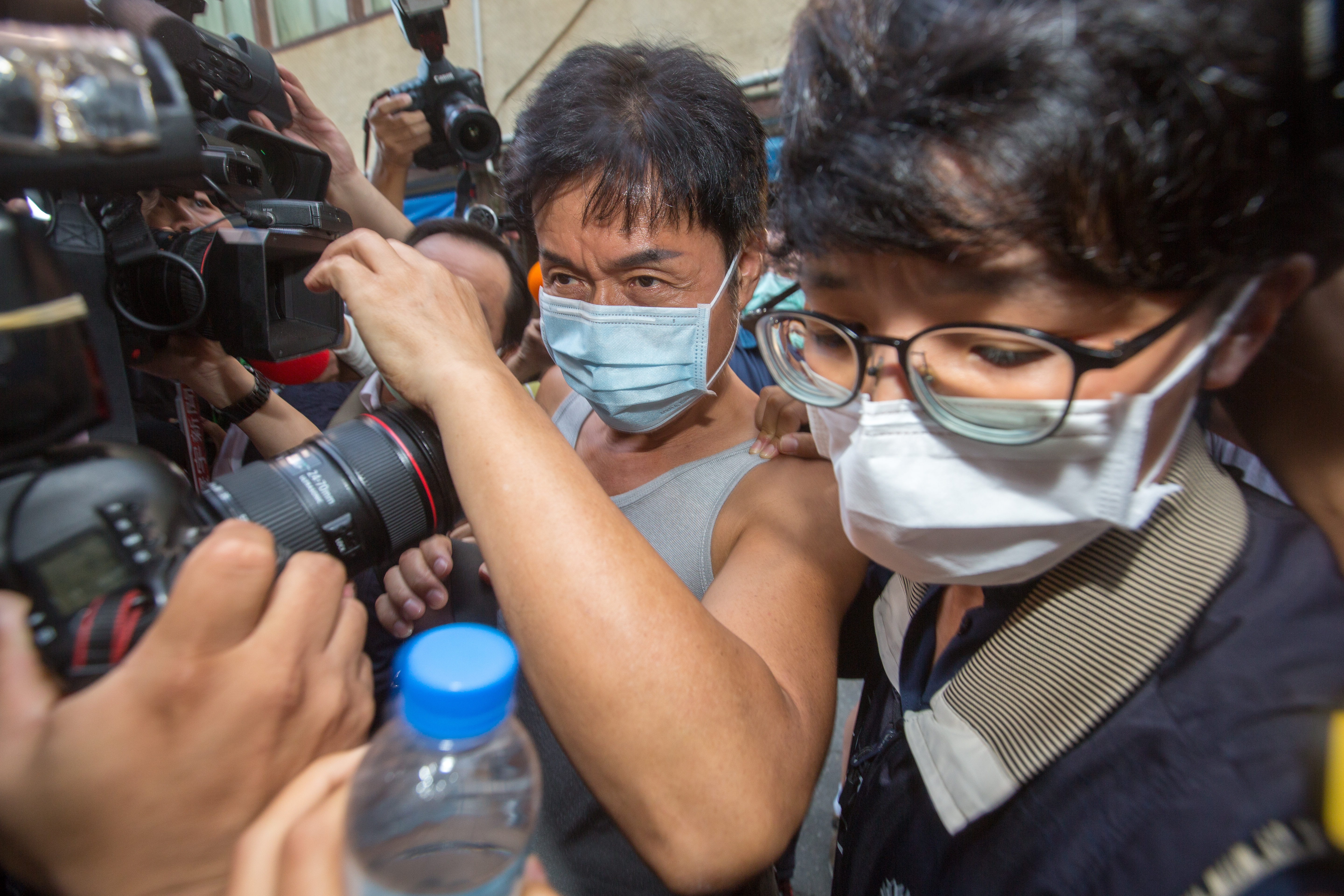 加利科技林明進（中）混用中國口罩，不法獲利3,407萬元，今遭士檢起訴。（資料照）