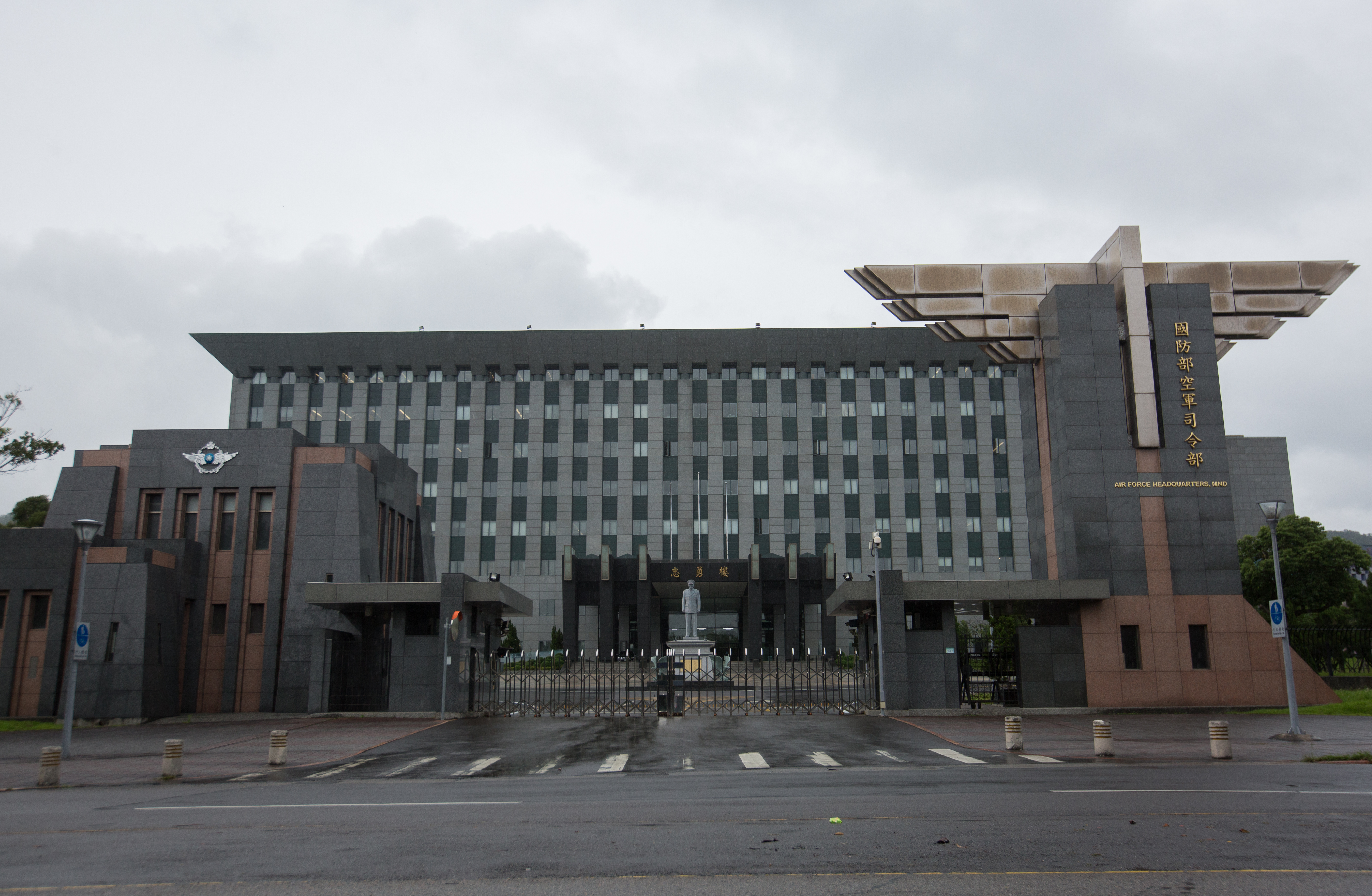 一名22歲男性，今年年初於部隊中昏倒，送醫急救後成植物人，家屬質疑遭不當管教，空軍司令部對此澄清。（本刊資料照）