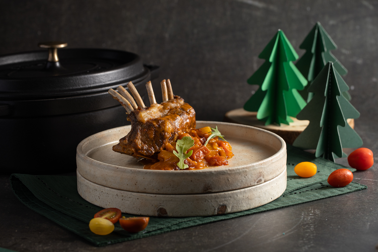 「Navarin燉羊排」肉細滑彈,帶有乾淨的奶香。(2,800元耶誕節套餐菜色)