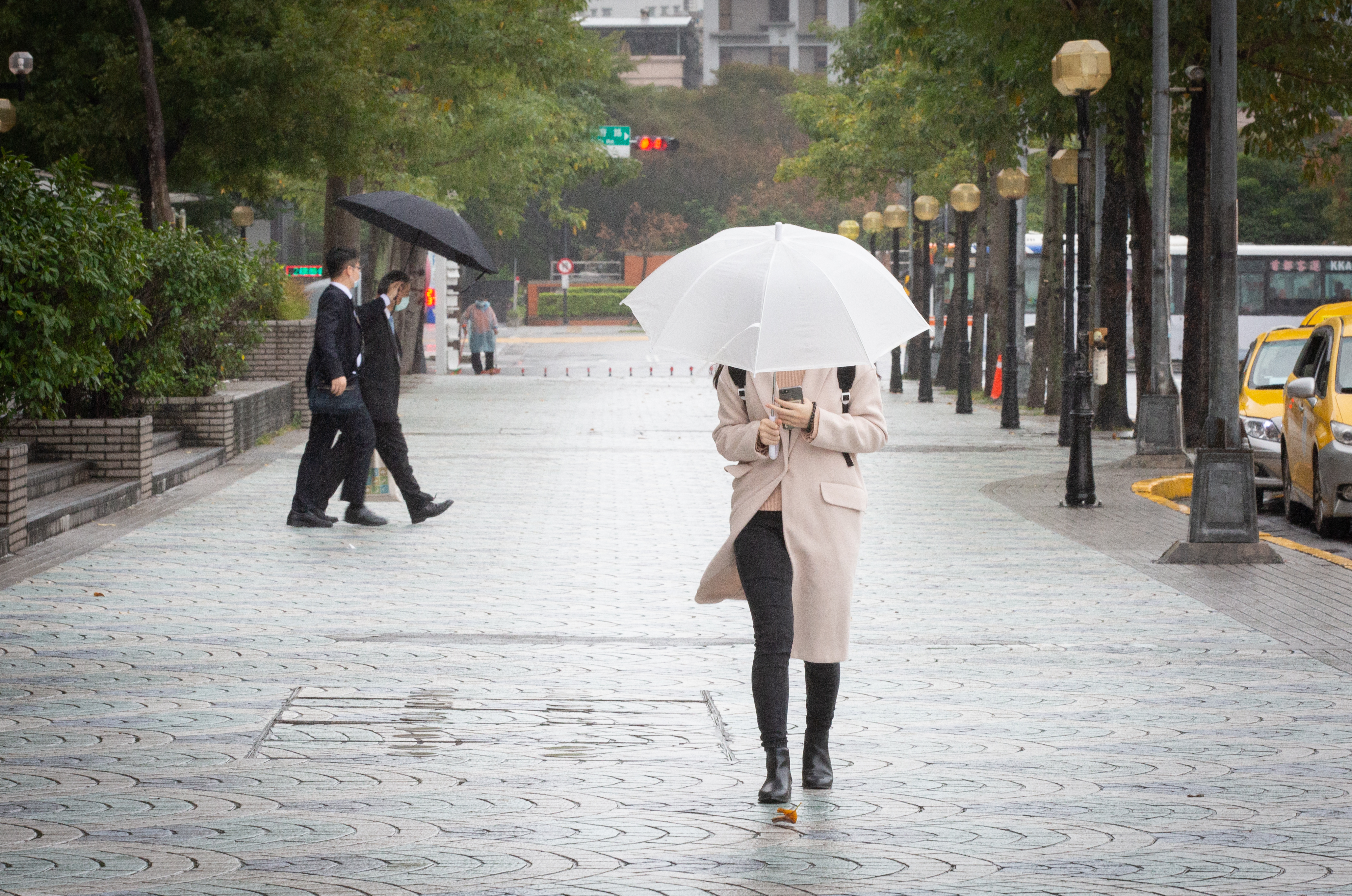 自從上週日短暫的好天氣後，這幾天北台灣又是連續的陰雨濕冷。（本刊資料照）
