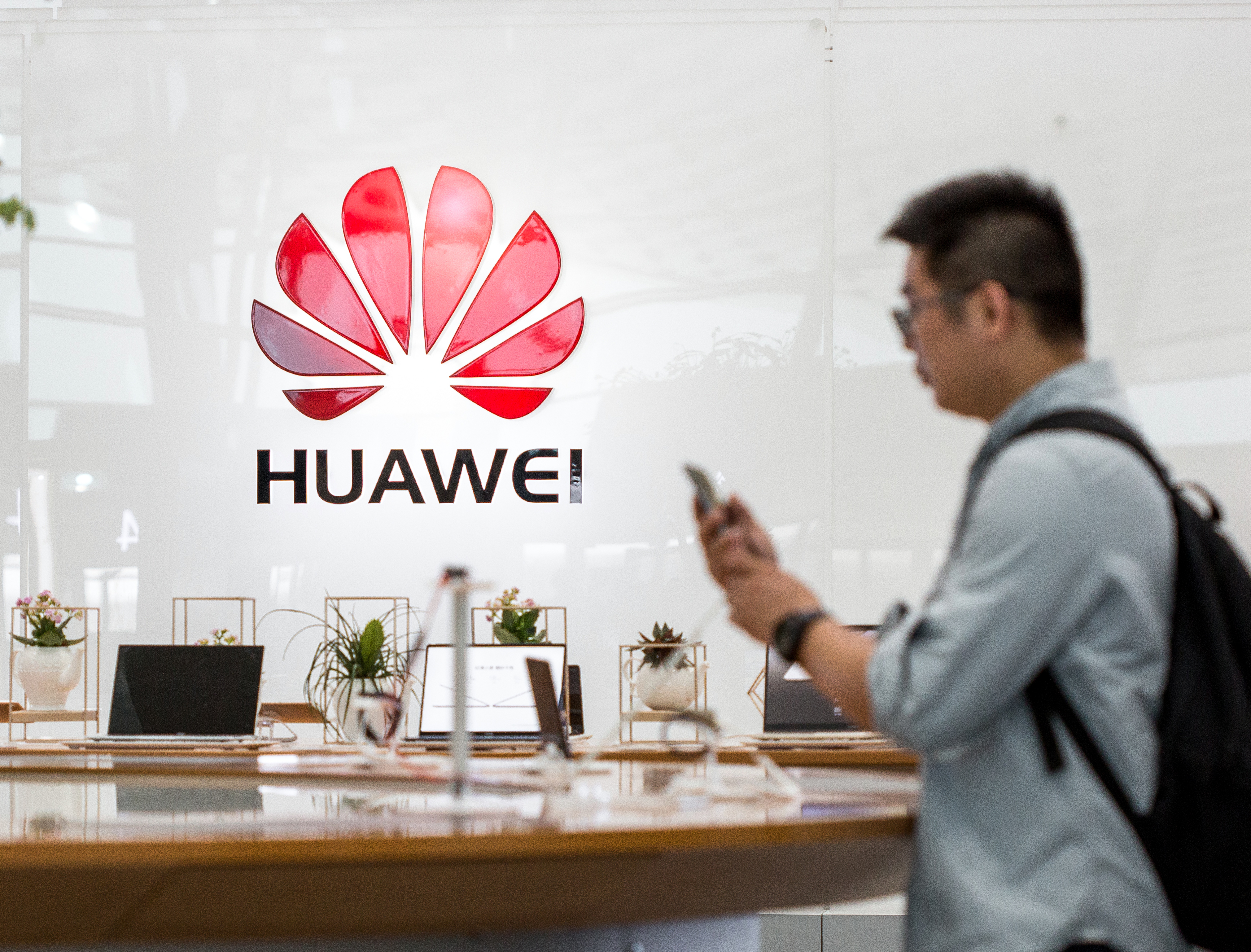 網路瘋傳，積極打造非美國技術半導體廠的華為，很可能會邀請梁孟松加入。（本刊資料照）