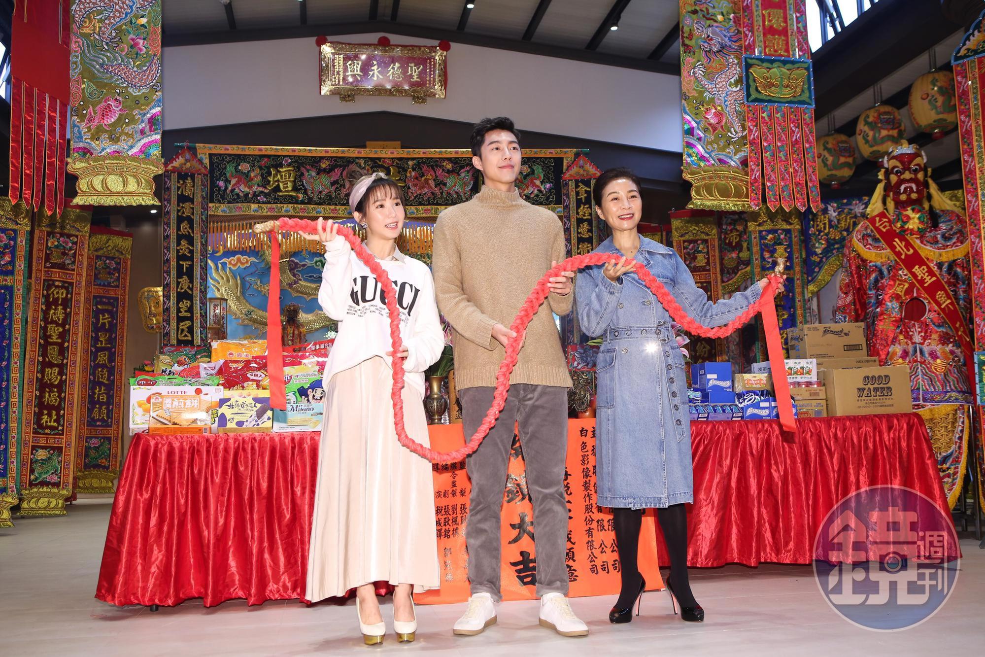 甚少演出電影的方文琳飾演蔡凡熙的媽媽，「一家三口」畫面莫名地協調。