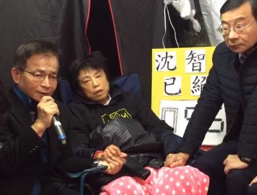 面對萊豬行政命令審查即將期滿,賴士葆今呼籲記名投票「直球對決」。(翻攝自賴士葆臉書)