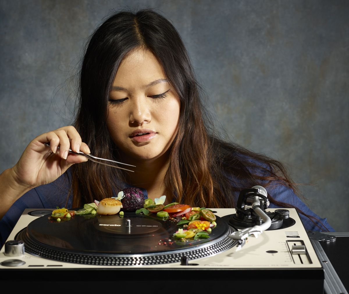 李宛蓉擔心對做菜產生倦怠感，因此有一陣子去報名DJ課，調劑心情。（重版文化提供）