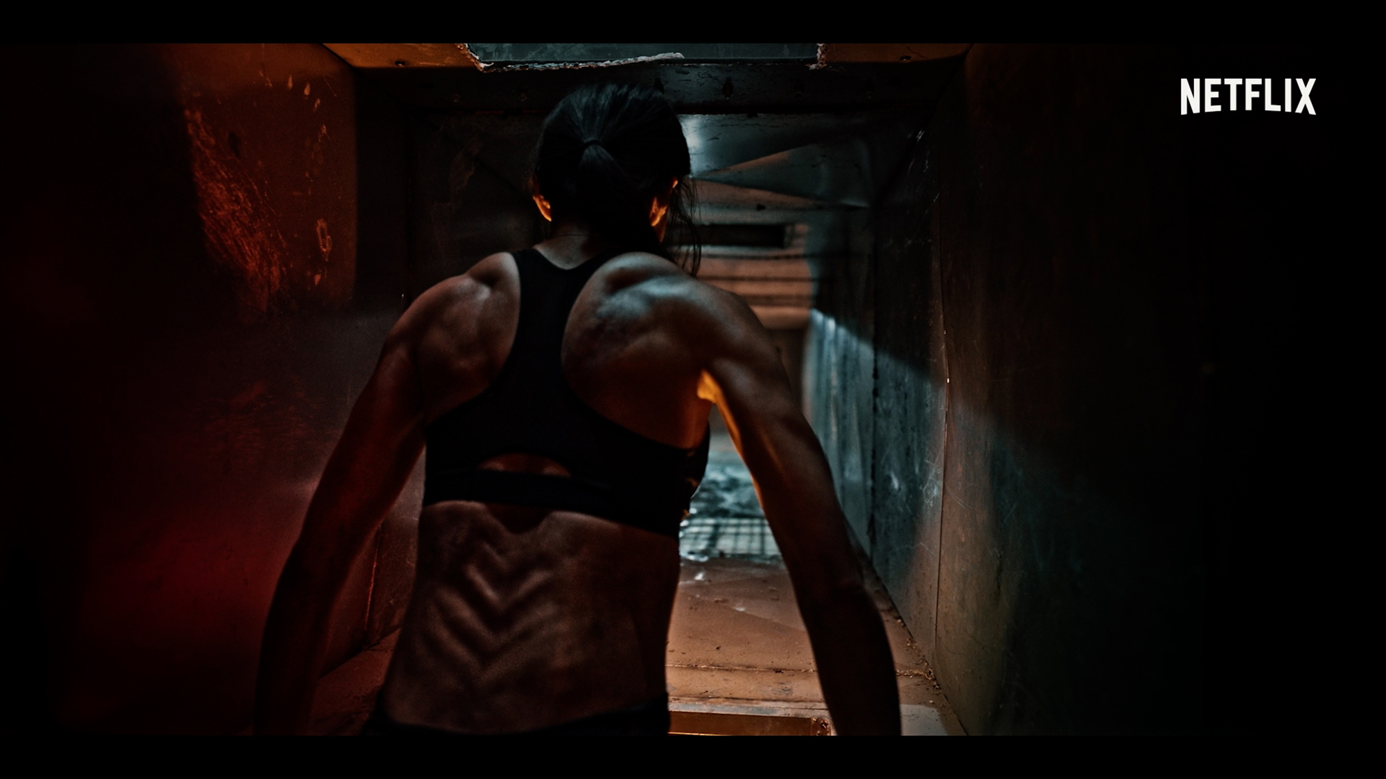 李施昤為《Sweet Home》提前6個月打造「女打仔身材」。(Netflix提供)