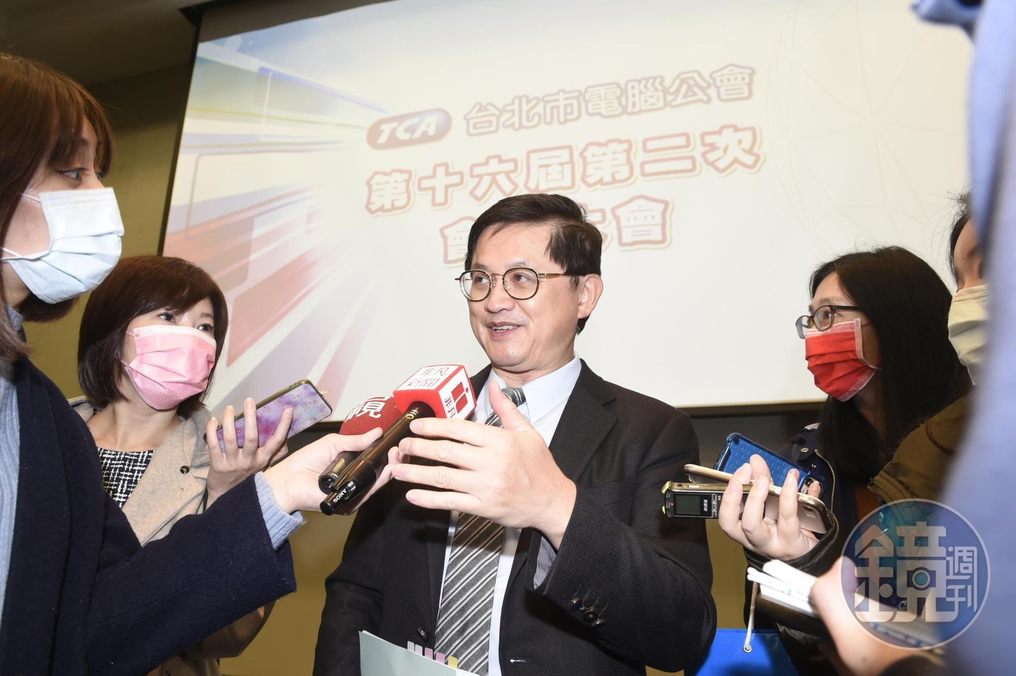 童子賢表示，整體台灣科技業還是處在努力工作仍供不應求的狀況，未來3到6個月不用擔心產業訂單起伏問題。