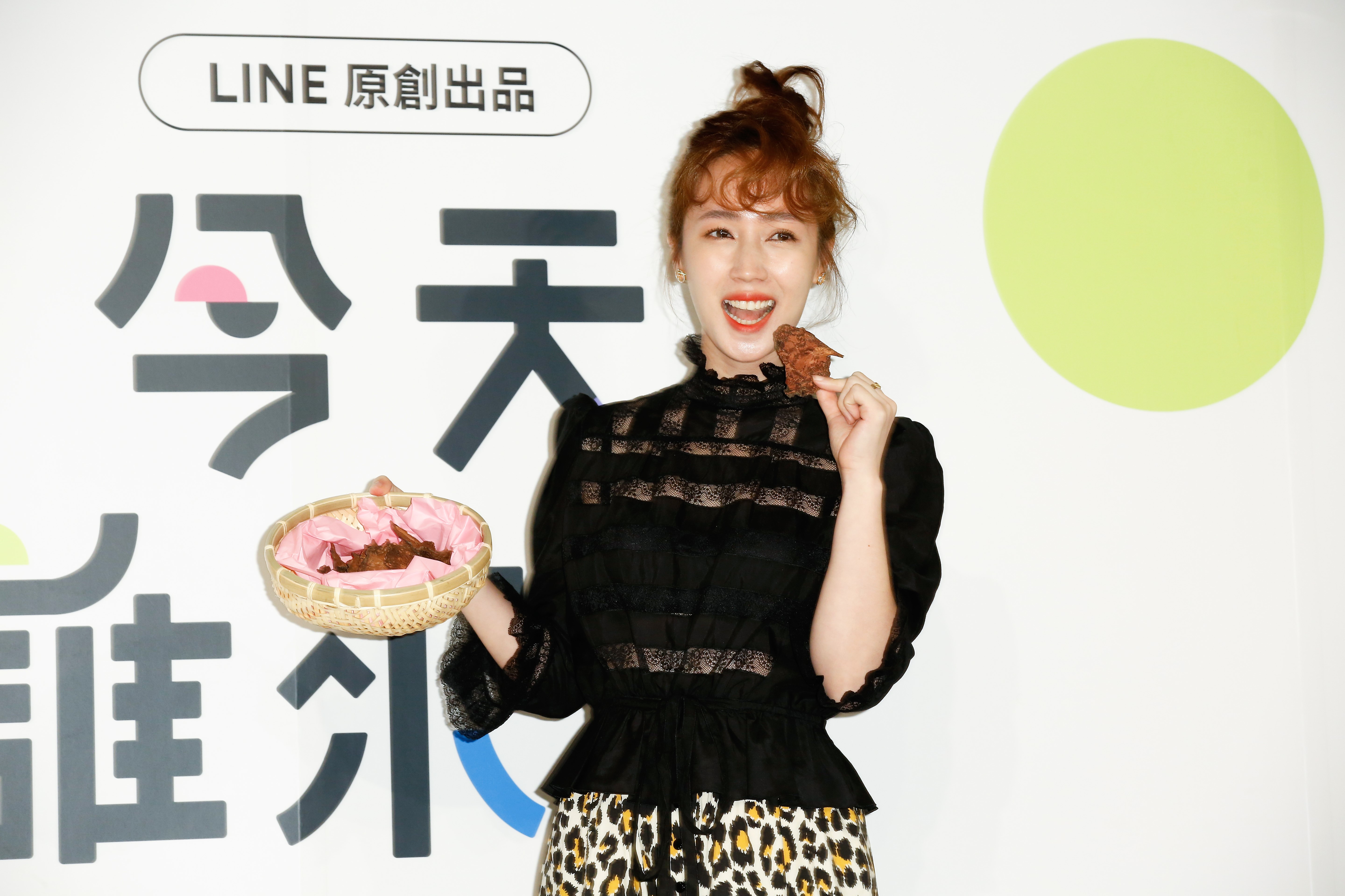 小薰《今天誰來店》中挑戰製作養身甜點時,慘將食材噴飛、機器解體,錄影現場差點成了災難現場。