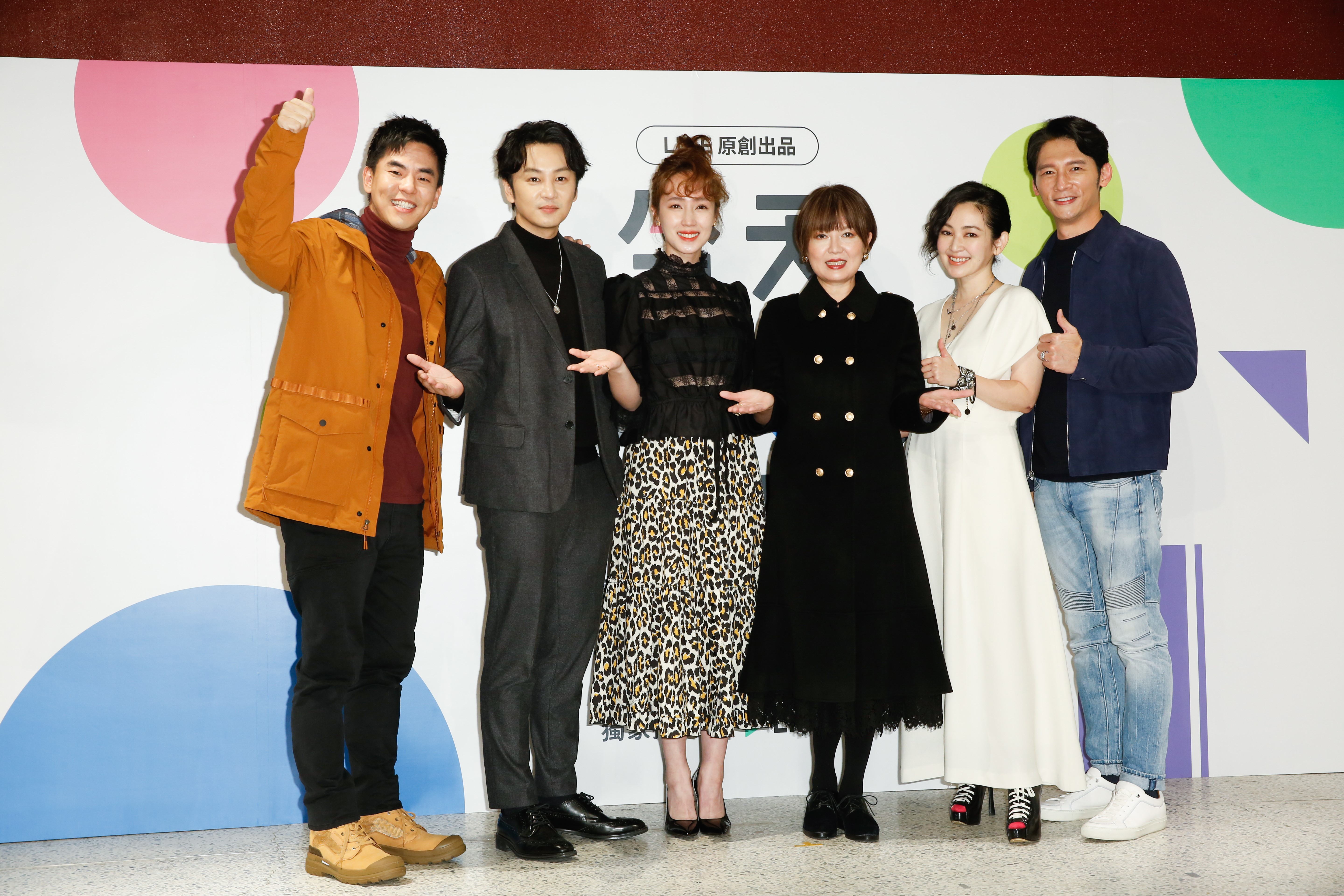 柯有倫（左起）、張書偉、小薰、苗可麗、蔡燦得、溫昇豪出席《今天誰來店》記者會，分享錄製心得。