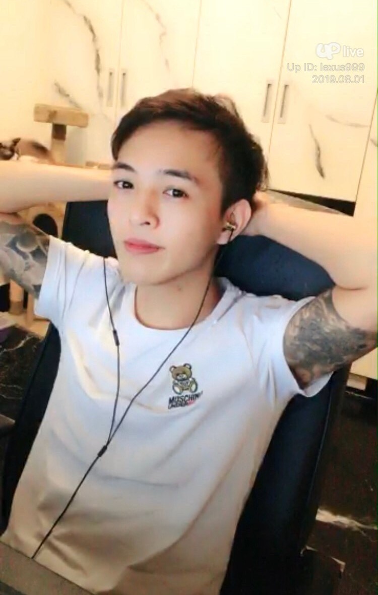 江天習慣用直接的方式與粉絲交流，意外爆紅成為另類心靈導師。（Up直播提供）
