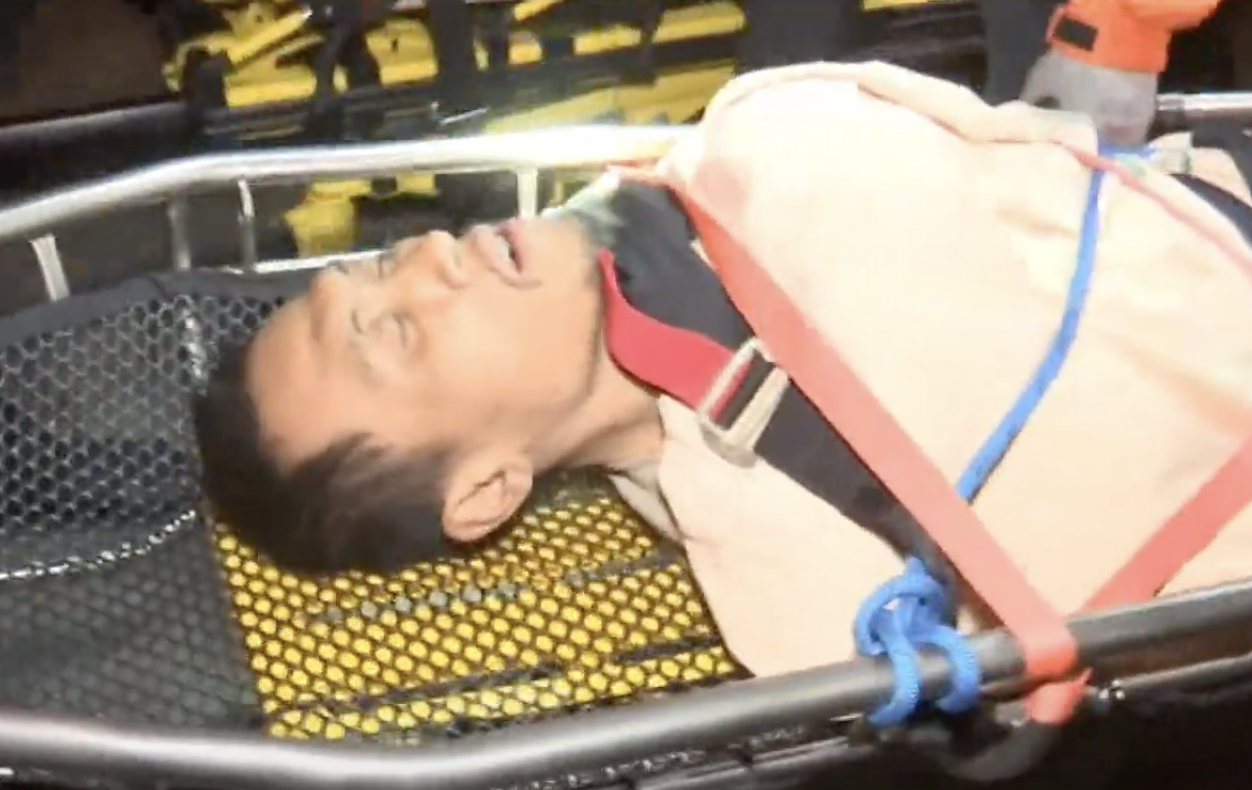 邱男失蹤40天,昨(16日)在涵洞中被楊姓獵人尋獲。(翻攝畫面)