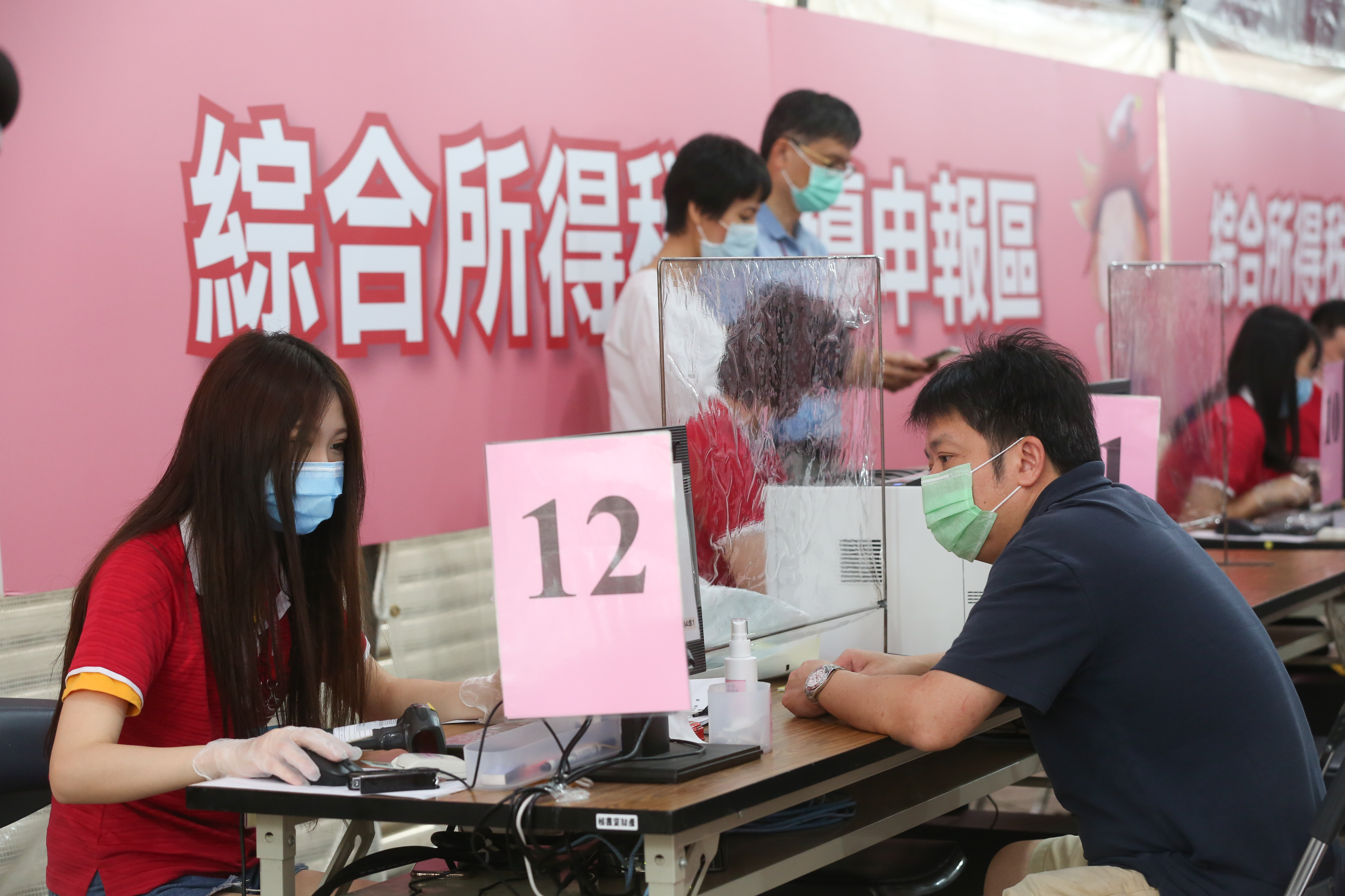 2020年度基本生活費大增至18.2萬元,民眾明年5月想省稅,可得仔細計算差額。