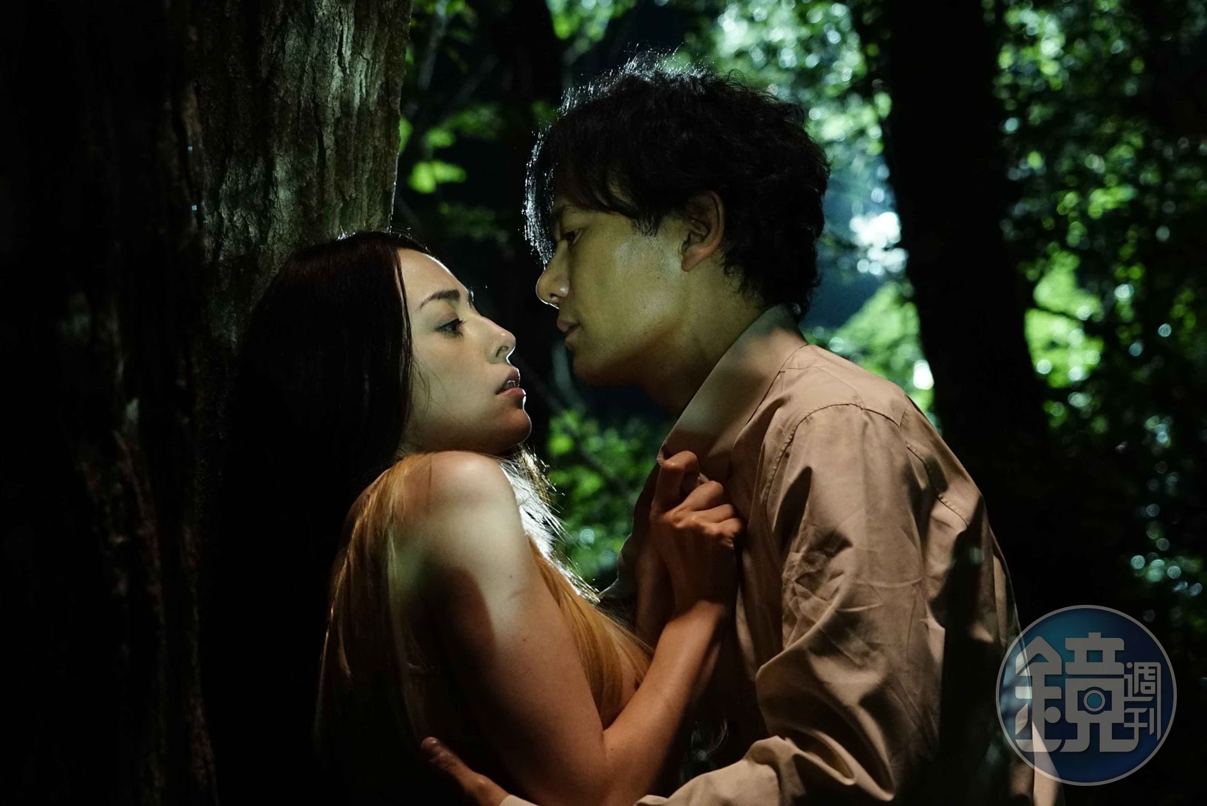 《手塚治虫迷幻少女》找來杜可風擔任攝影，讓稻垣吾郎（右）直呼「好像做夢」。（天馬行空提供）