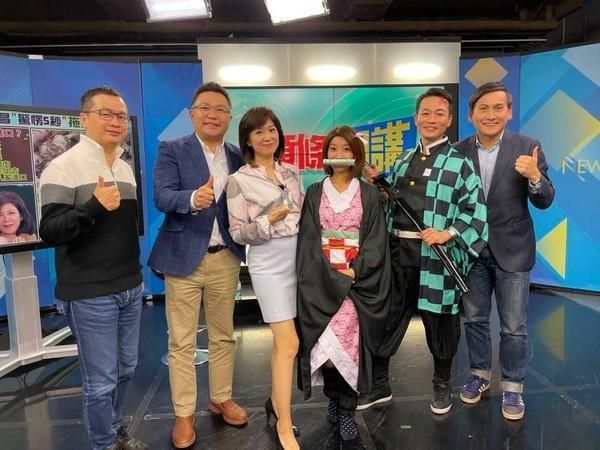中天網路節目《頭條開講》大玩角色扮演。(翻攝自林嘉源臉書)