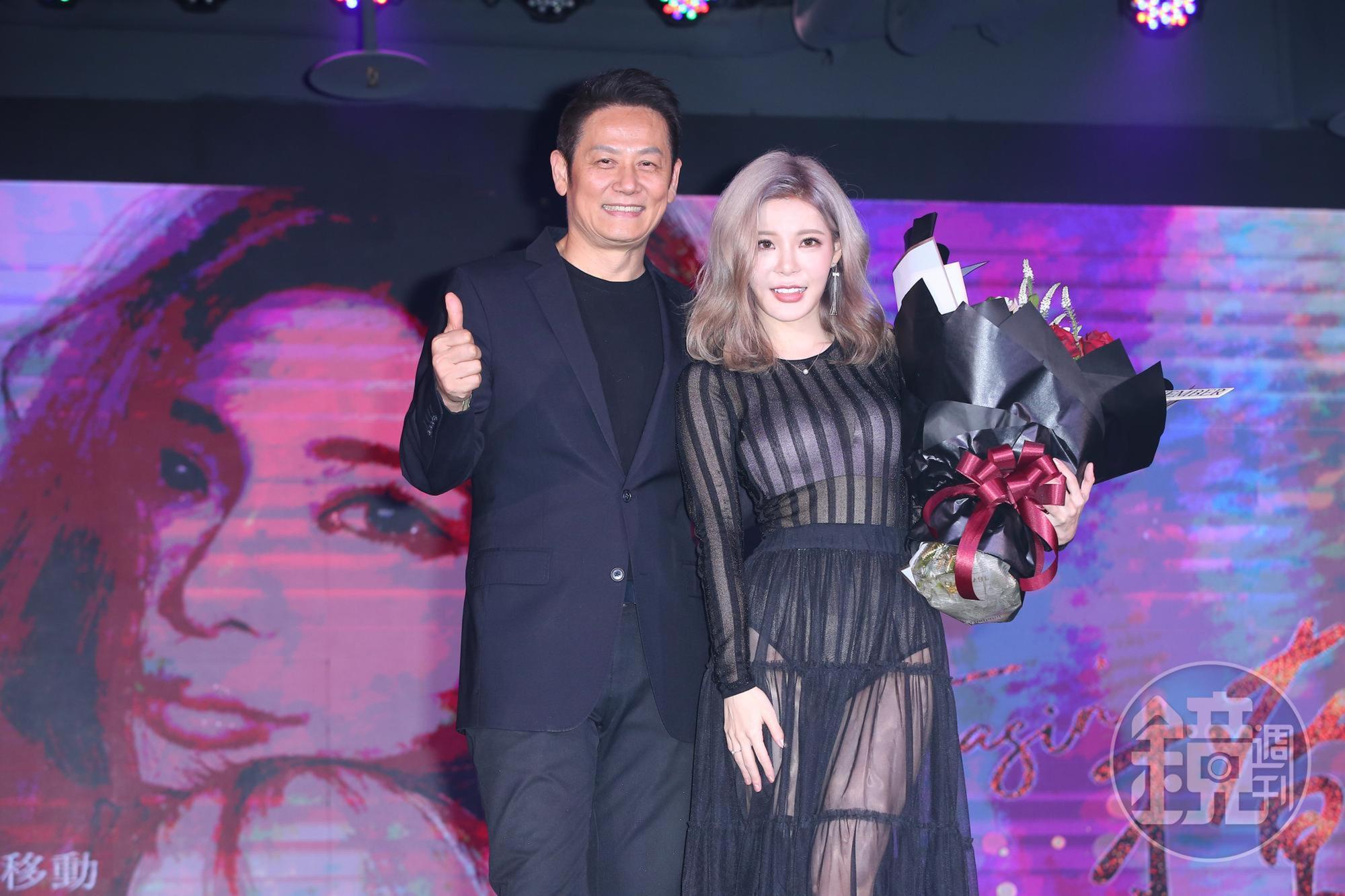 孟慶而是徐乃麟未來的媳婦Soa專輯製作人，特地擔任神祕嘉賓站台獻花。