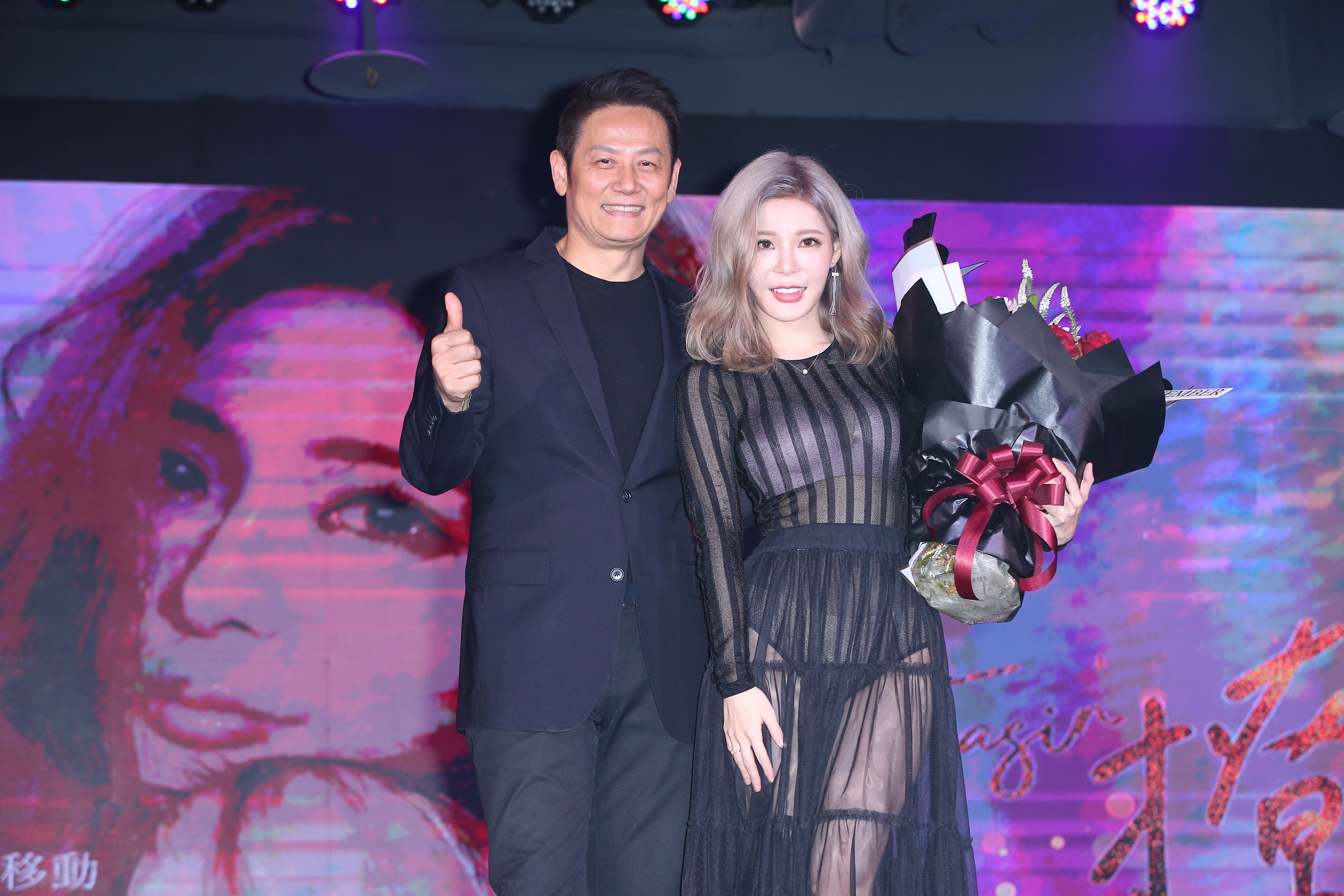 孟慶而是徐乃麟未來的媳婦Soa專輯製作人，特地擔任神祕嘉賓站台獻花。