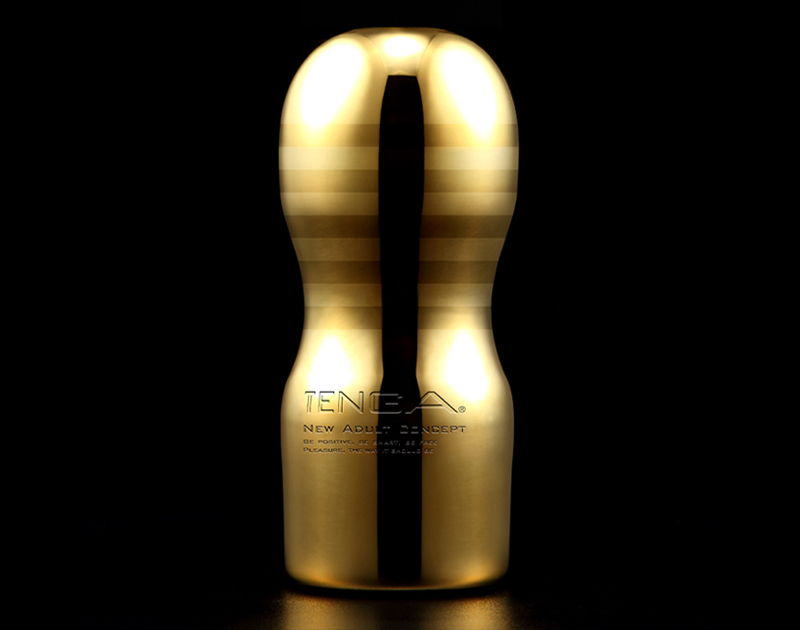 TENGA又有新創意，這次是只送不賣的黃金飛機杯衛生紙罐。（翻攝自TENGA官網）