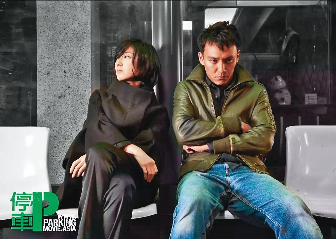 鍾孟宏執導的第一部電影《停車》由桂綸鎂(左)與張震(右)主演,該片也是許力文首次獨當一面、負責造型設計的電影。(翻攝自 www.luoow.com