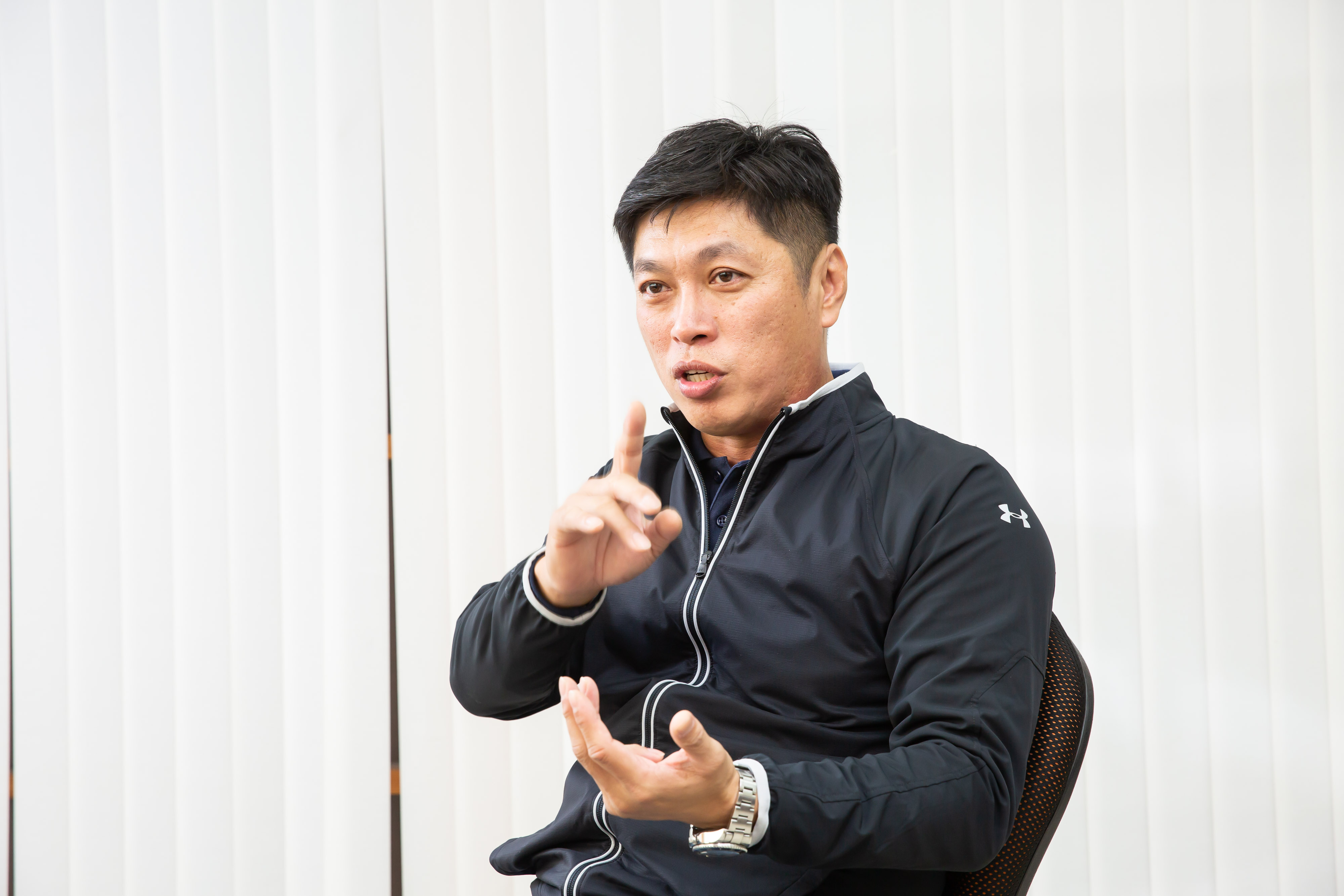 為了教育小孩,黃世杰也常以身作則,示範說做就做的決心。