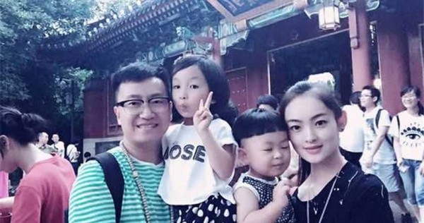 沙鷗與年紀有些差距的恩人，最後結婚生子。（翻攝自微博）