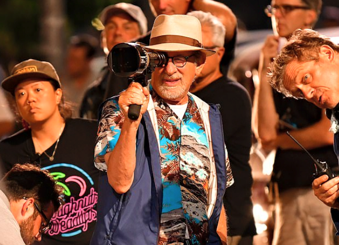 名導J.J.亞伯拉罕舉行家庭聚會，李宛蓉擔任廚師，卻因為太緊張沒有認出導演賓客史蒂芬史匹柏（圖）和喬治盧卡斯。（翻攝自臉書）