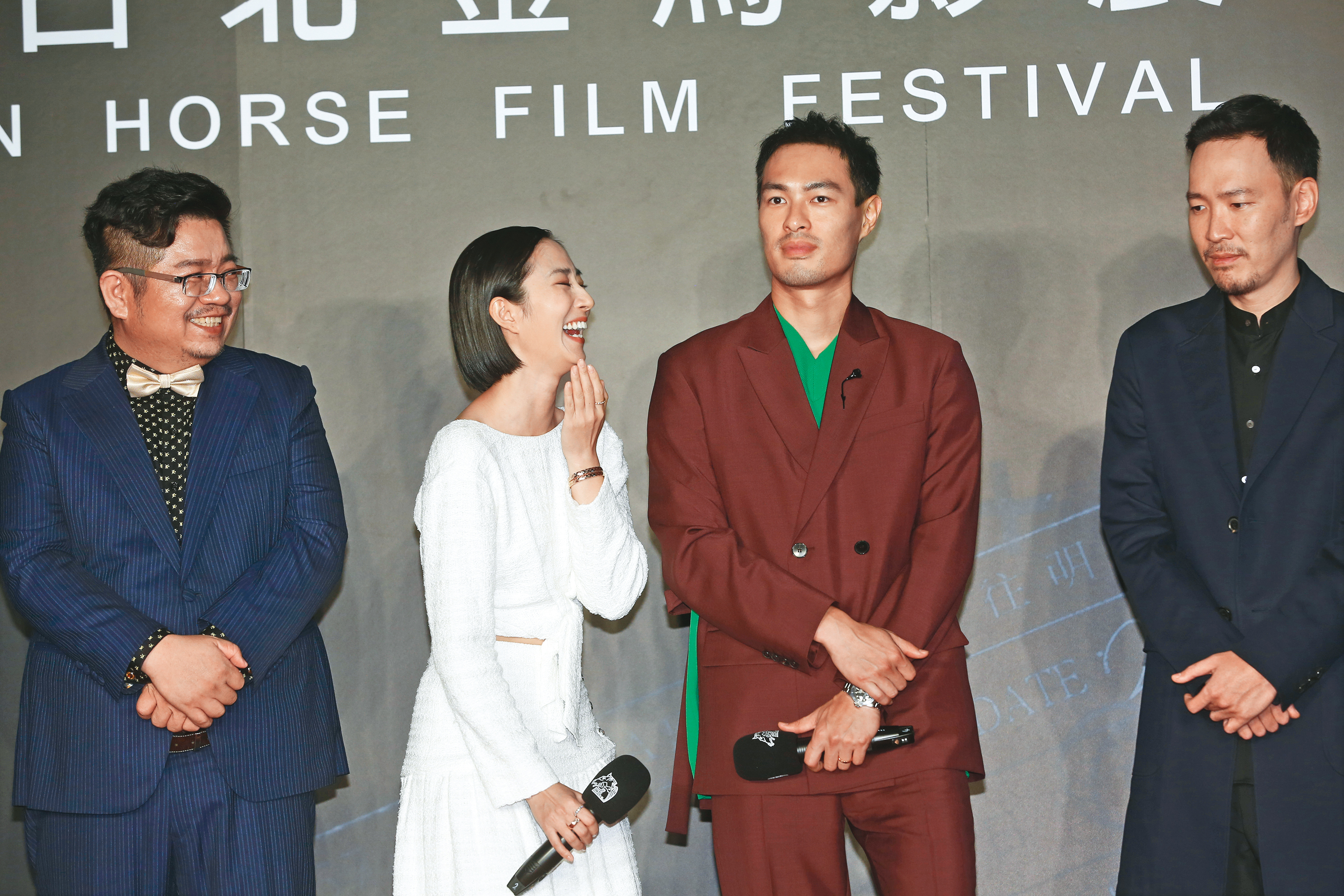 張耀升（左起）導演處女作就多項入圍金馬獎，開心和桂綸鎂、楊祐寧等人出席活動。 