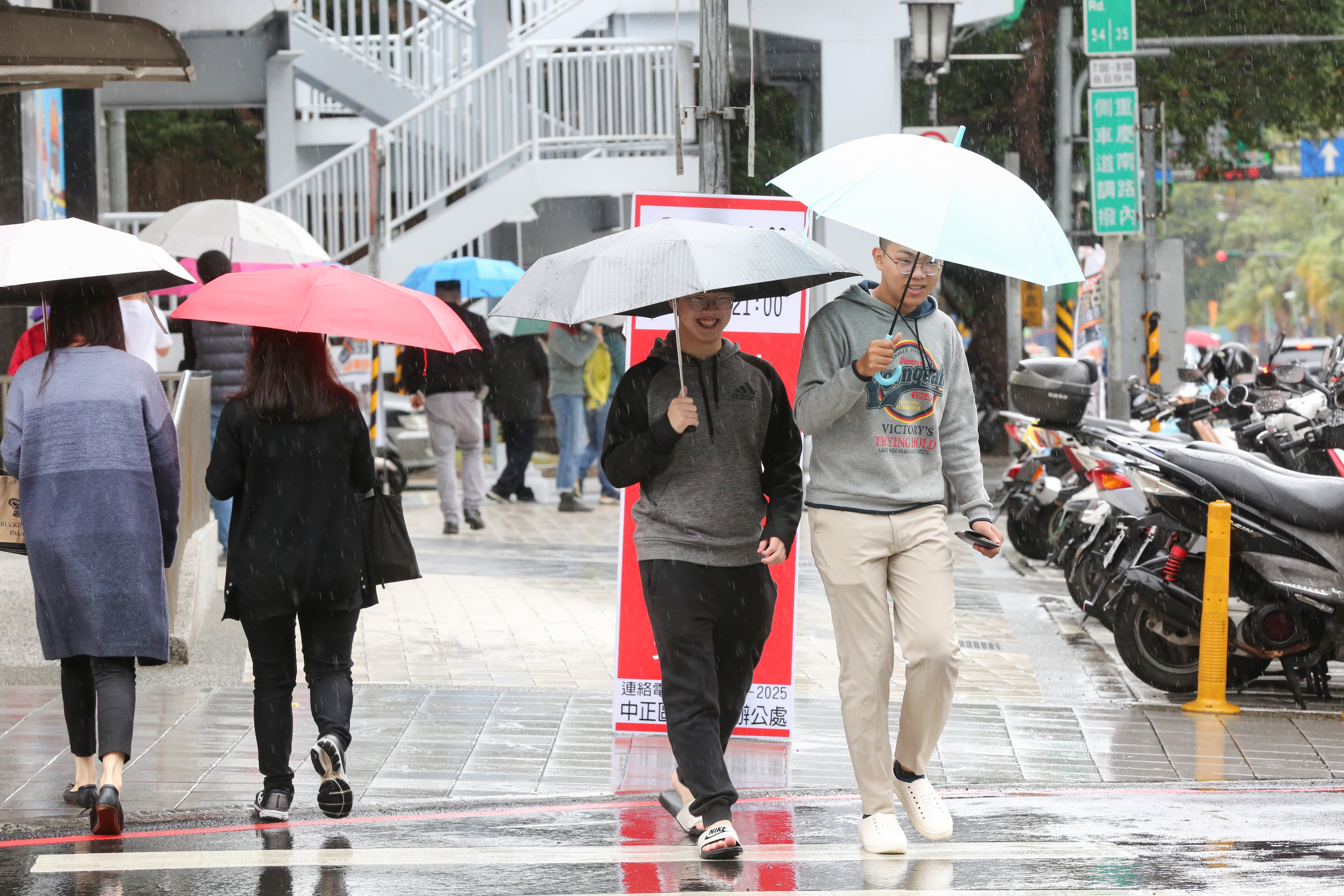 過去半個月，北部、宜蘭幾乎天天下雨，讓民眾直呼：「都快發霉了！」