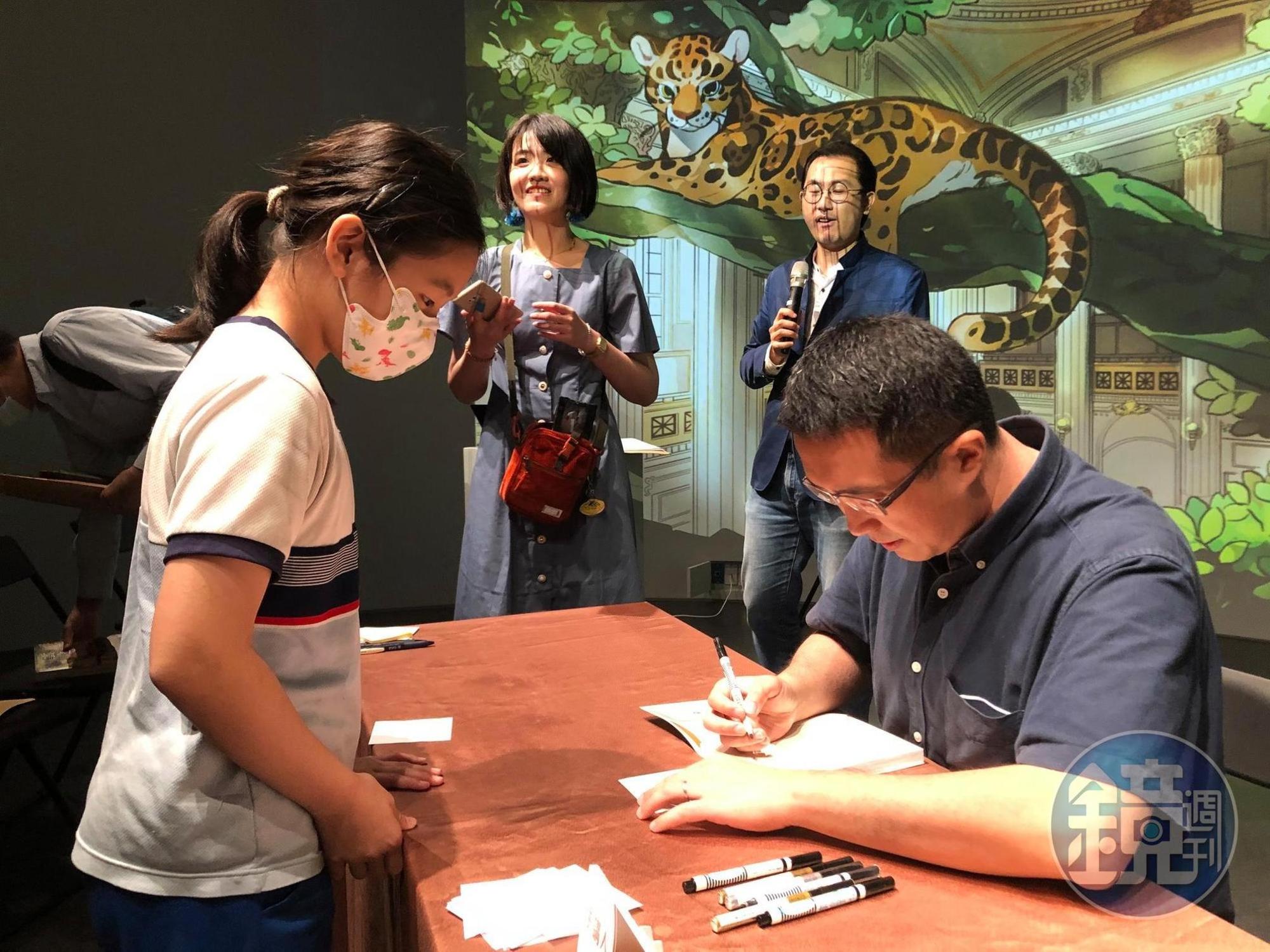 《雲之獸》舉行新書座談會,不少人因為這部漫畫第一次踏進臺博館觀展。(臺博館提供)