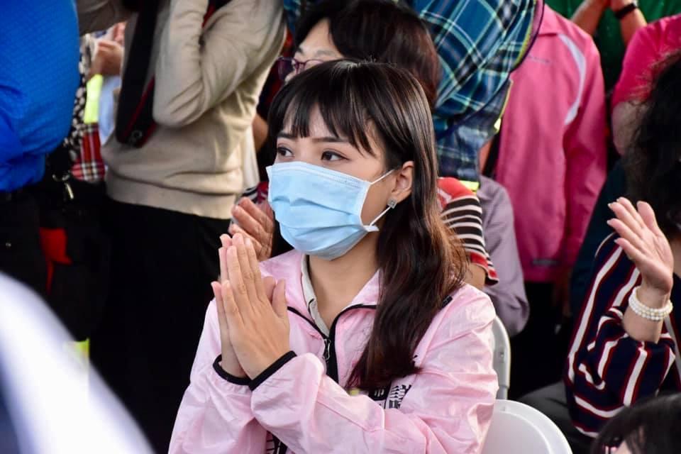 對於罷免案成立，黃捷表示有義務承擔此次挑戰，並請高雄市民站出來支持她。（翻攝自黃捷臉書）
