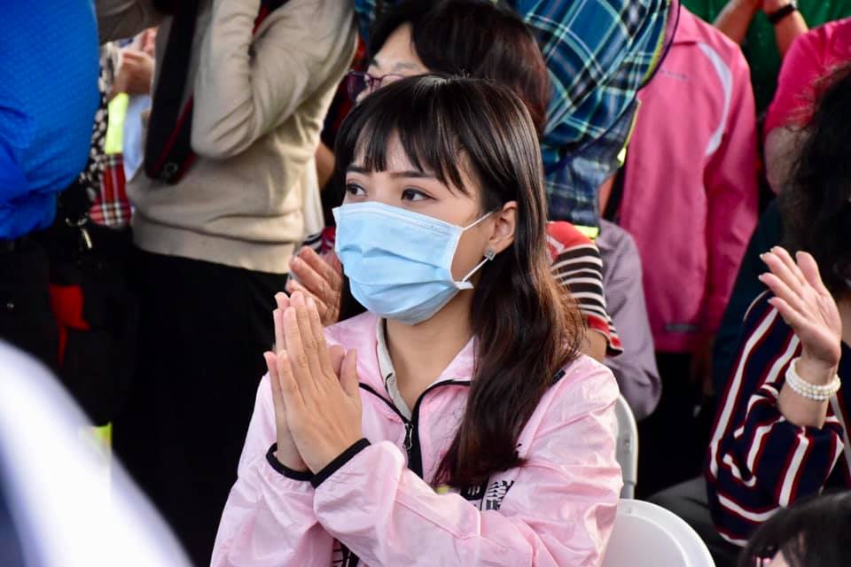 對於罷免案成立，黃捷表示有義務承擔此次挑戰，並請高雄市民站出來支持她。（翻攝自黃捷臉書）