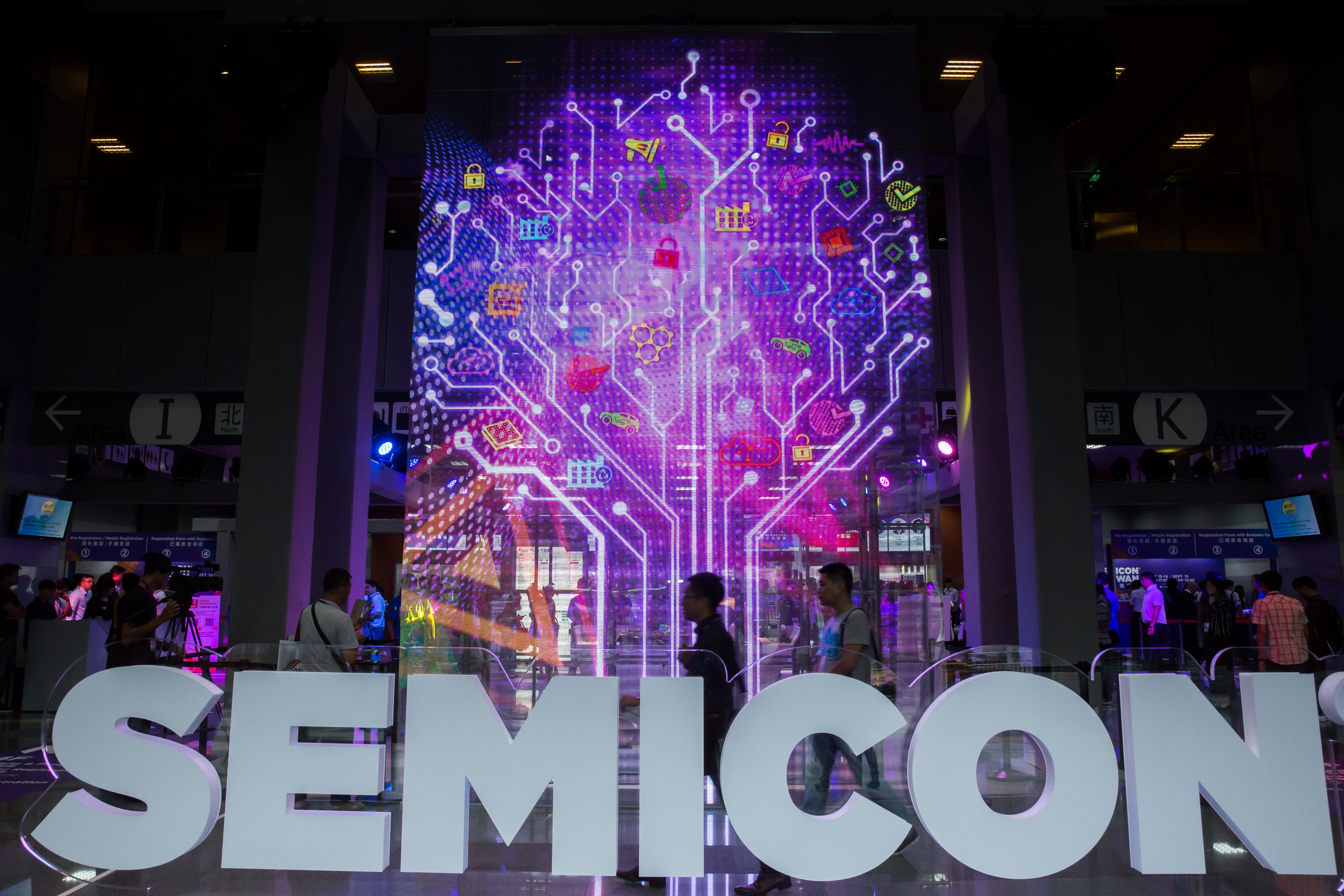 創新科技趨勢越來越明顯，法人認為台股相關上游廠商，如半導體供應鏈，受惠程度大。