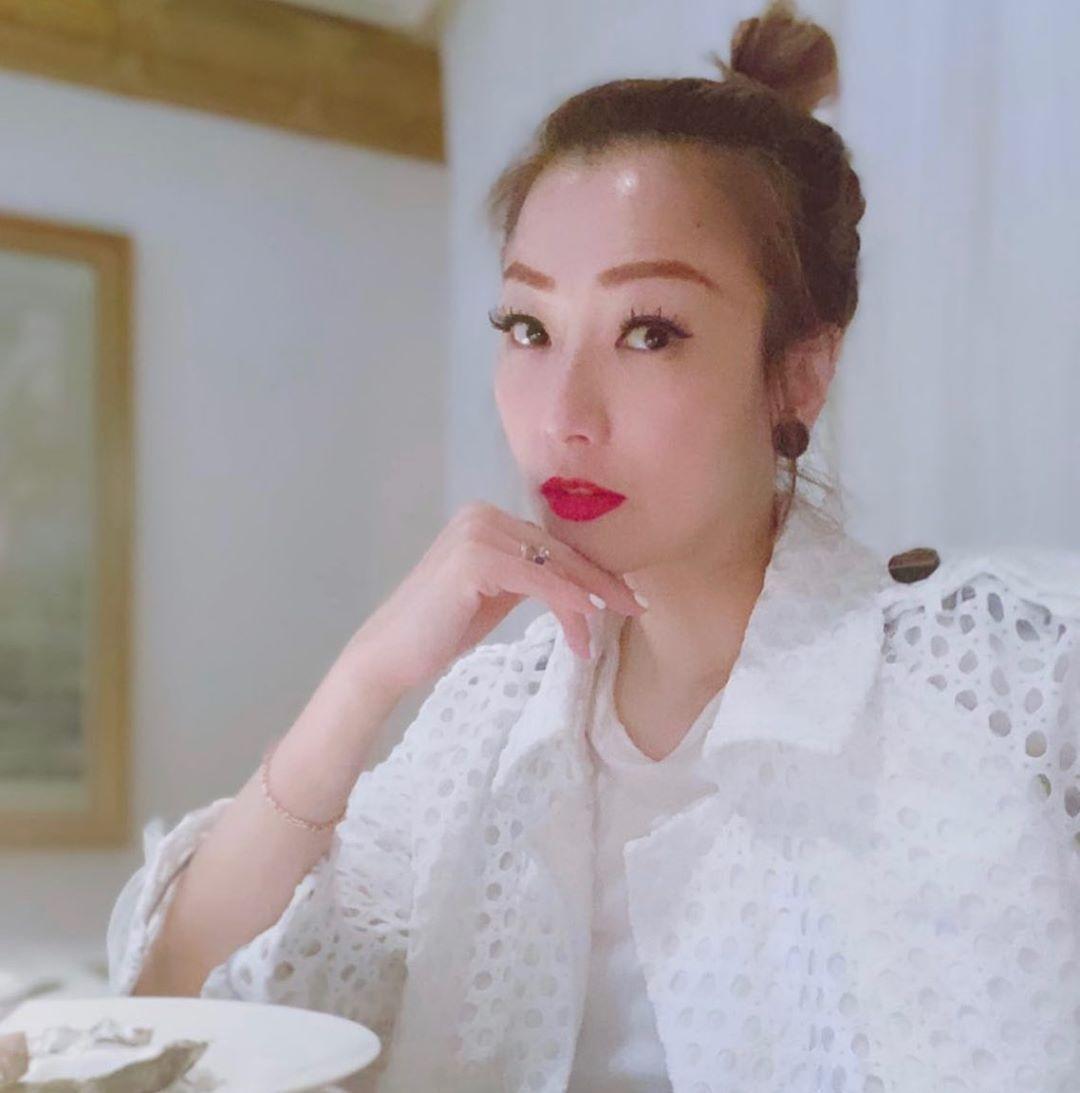 鄭秀文在患病其間不時和媽媽傾訴,媽媽也給予她很多正能量,讓她渡過難關。(翻攝自鄭秀文IG)