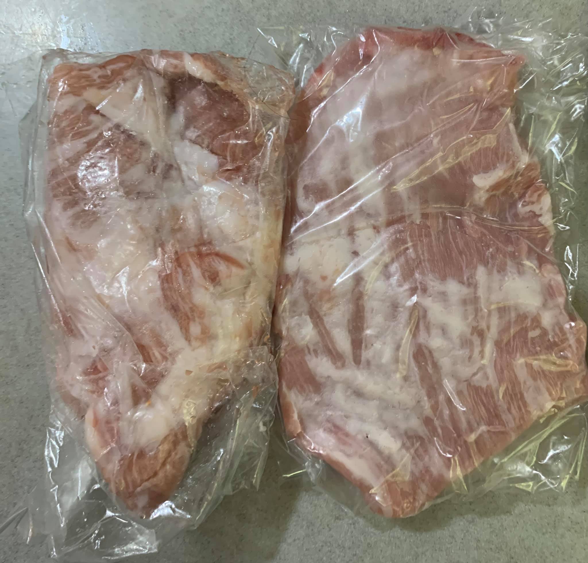 準備松阪豬2片（後只燙1片）。