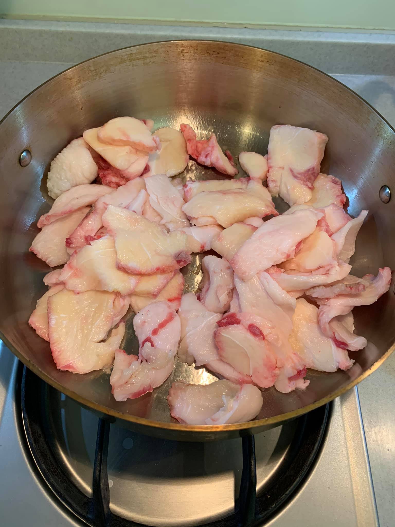 用牛胸油脂乾鍋炸油。