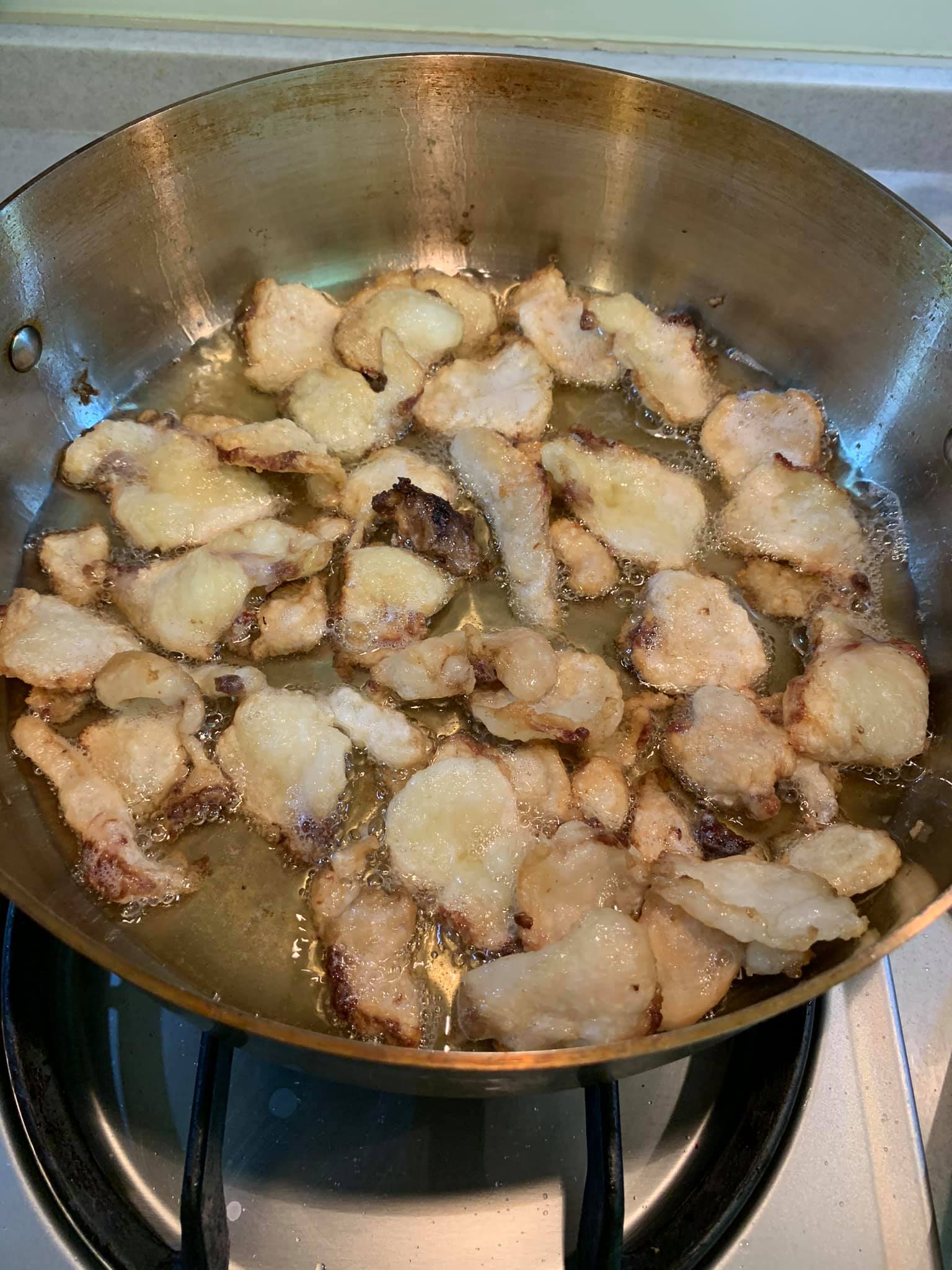 炸油中。