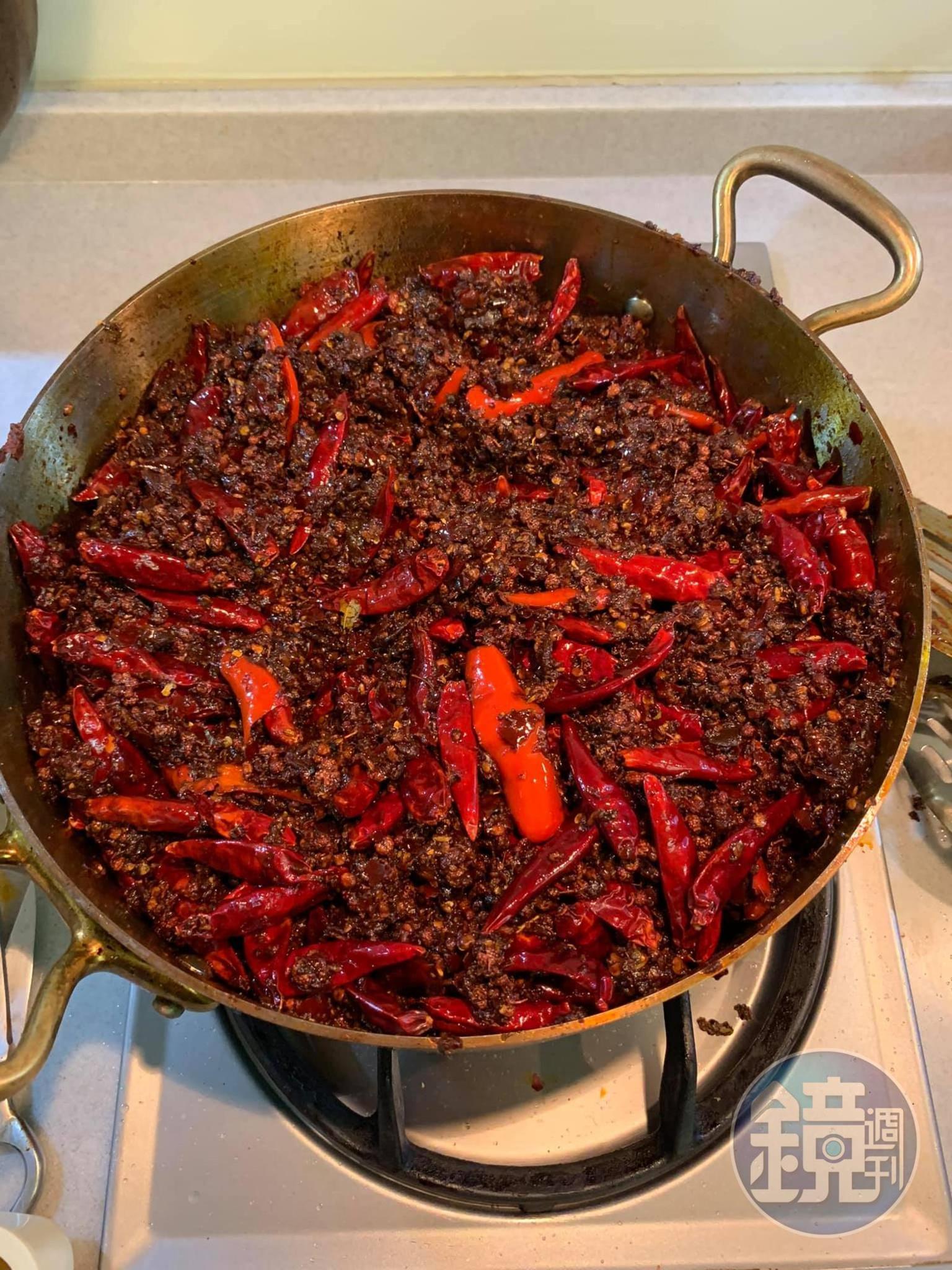 麻辣醬炒好完成。