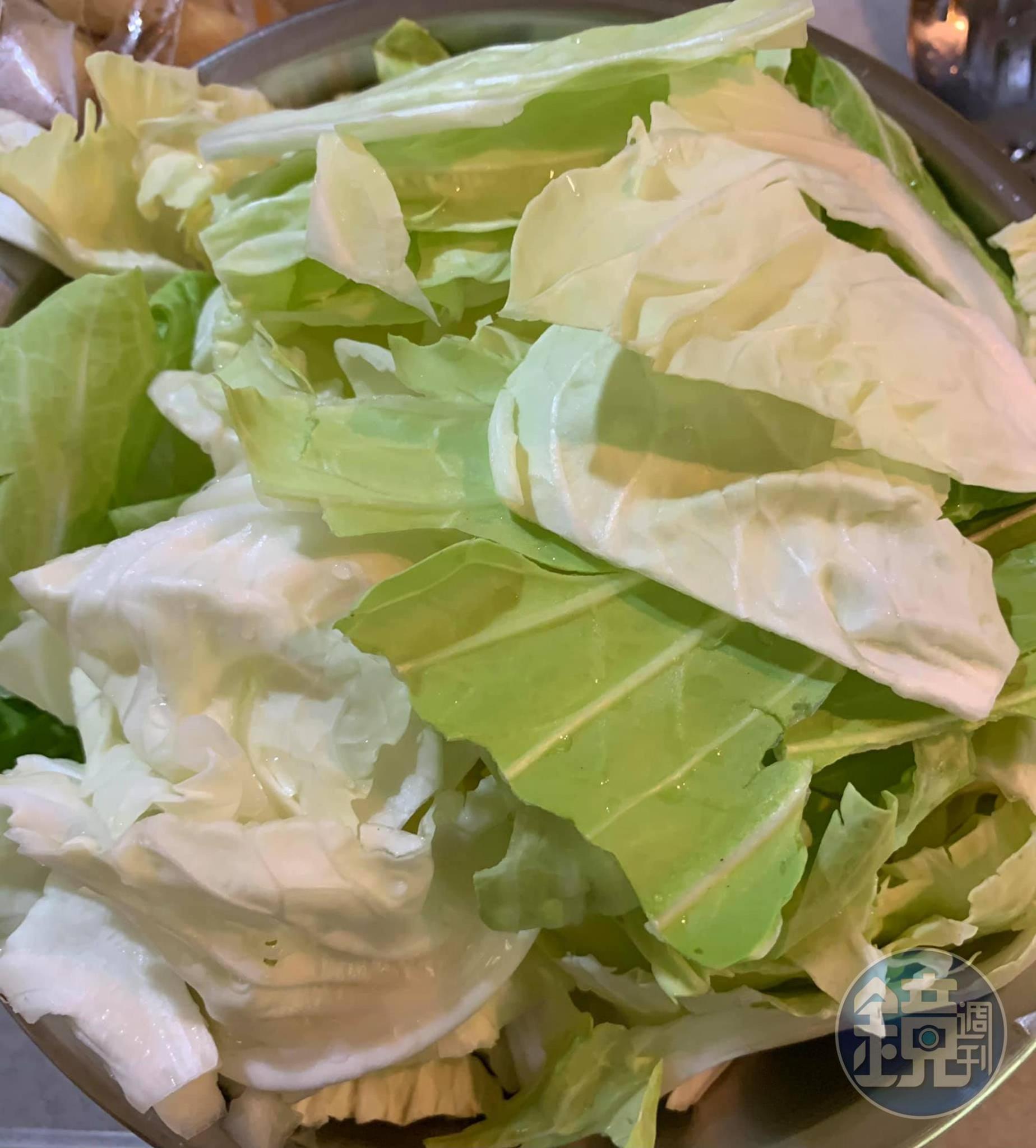 高麗菜切片。