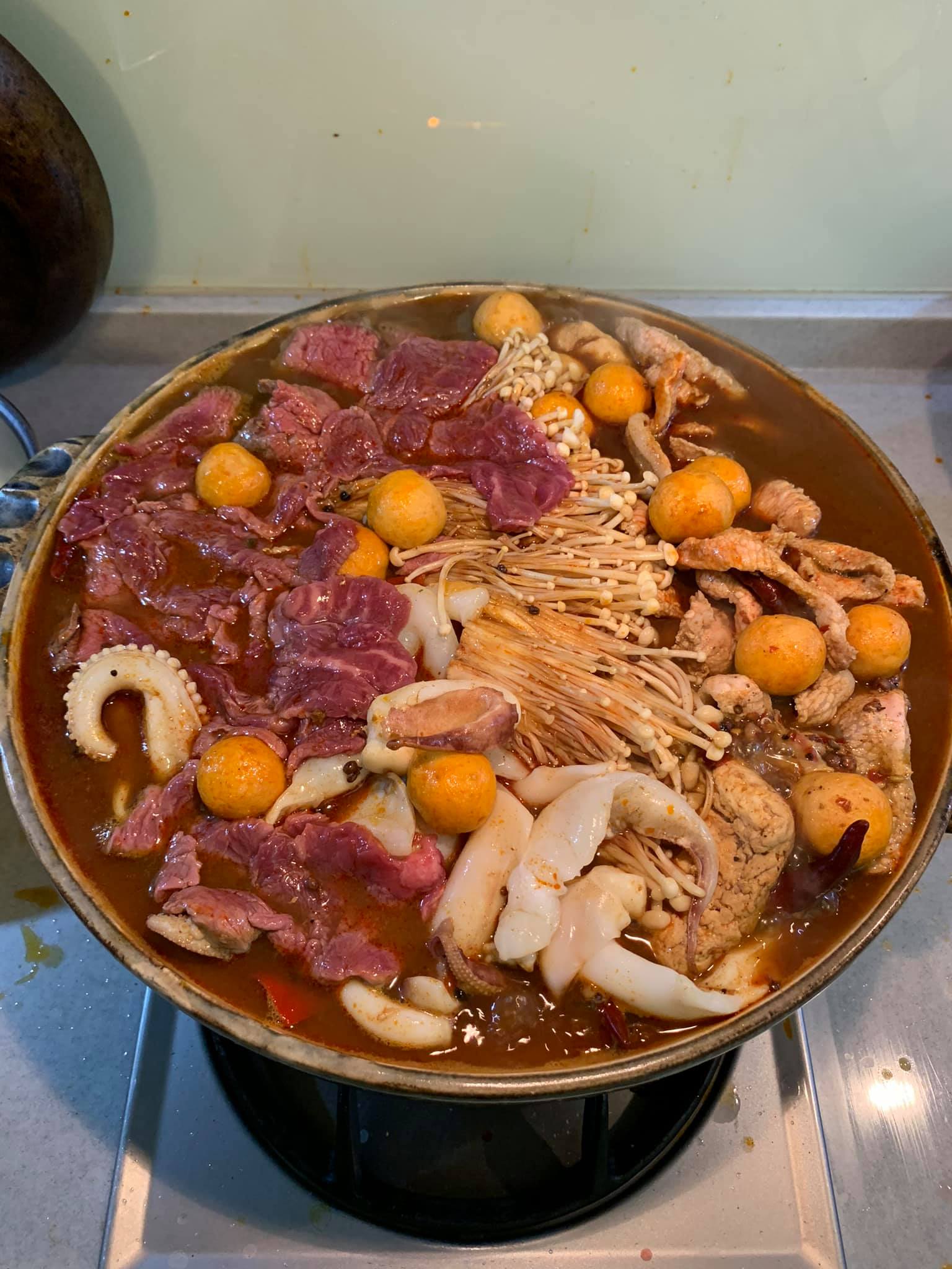 麻辣燙到最後燙肉的階段。