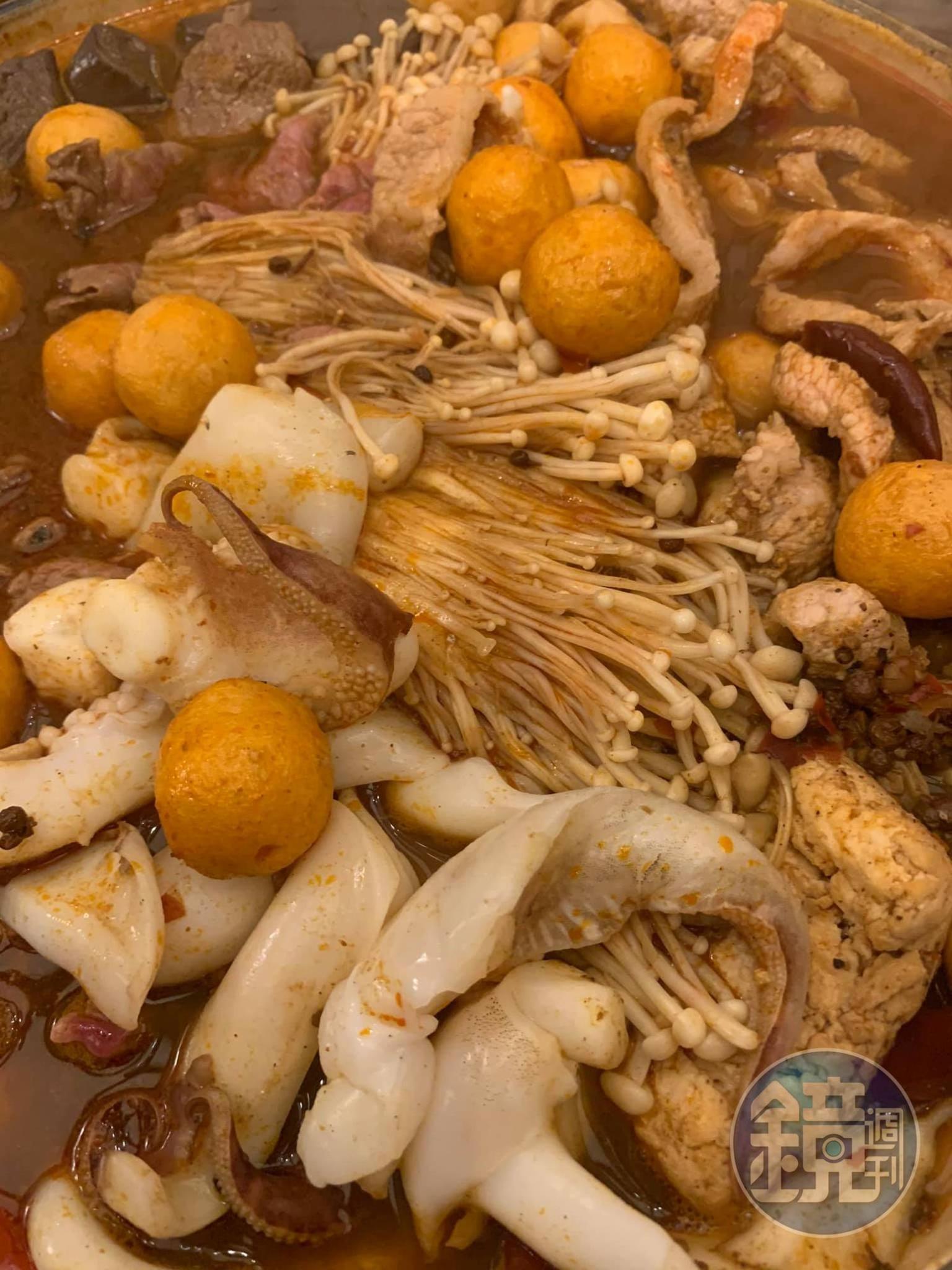 我覺得圓山的配菜，花枝頭和臭豆腐是神來之筆。