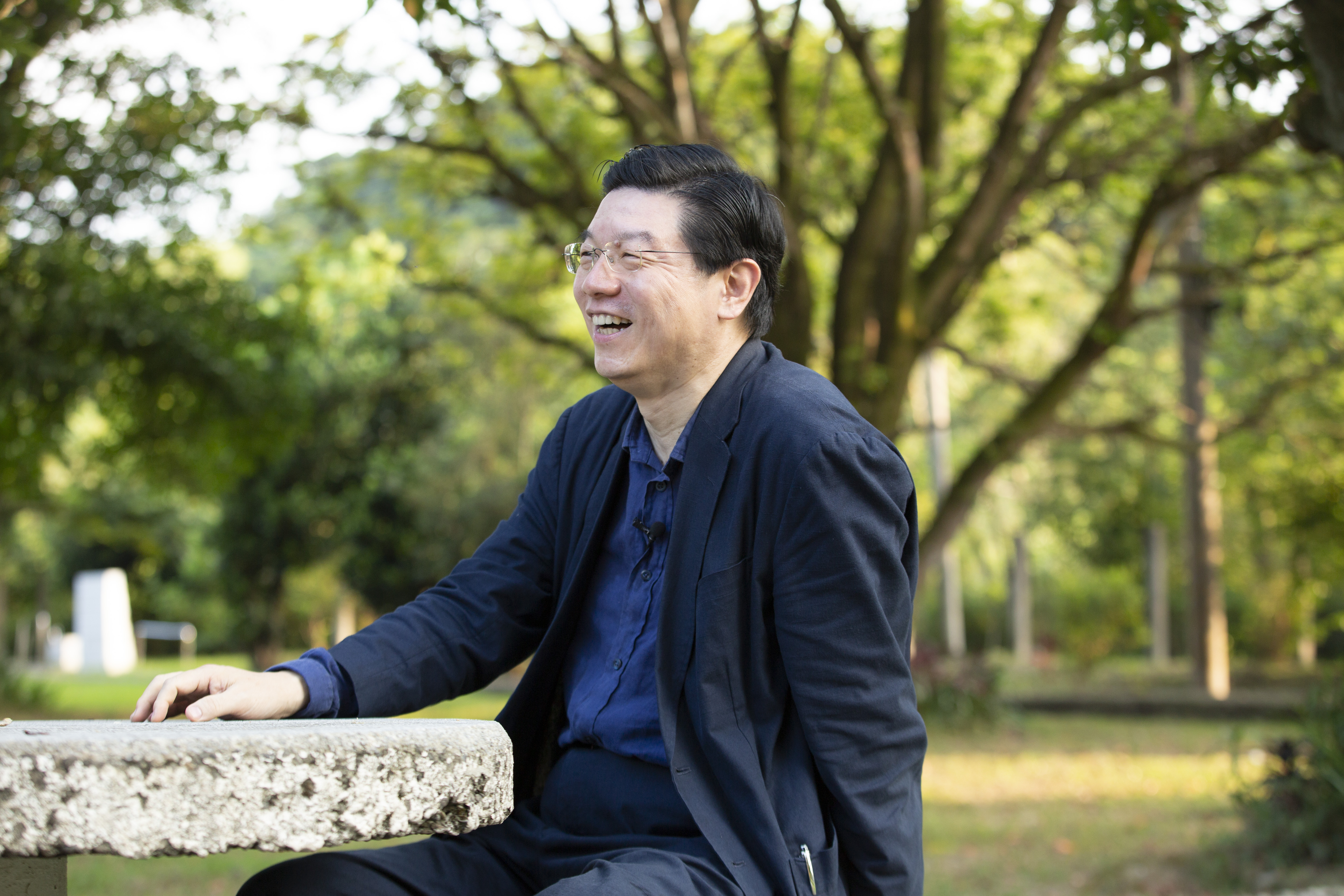 《鏡週刊》社長裴偉吃遍四方也愛做菜，經常向各路名廚求教，四處汲取靈感，學得獨門訣竅，現在也公開他的廚房筆記。（攝影：王漢順）