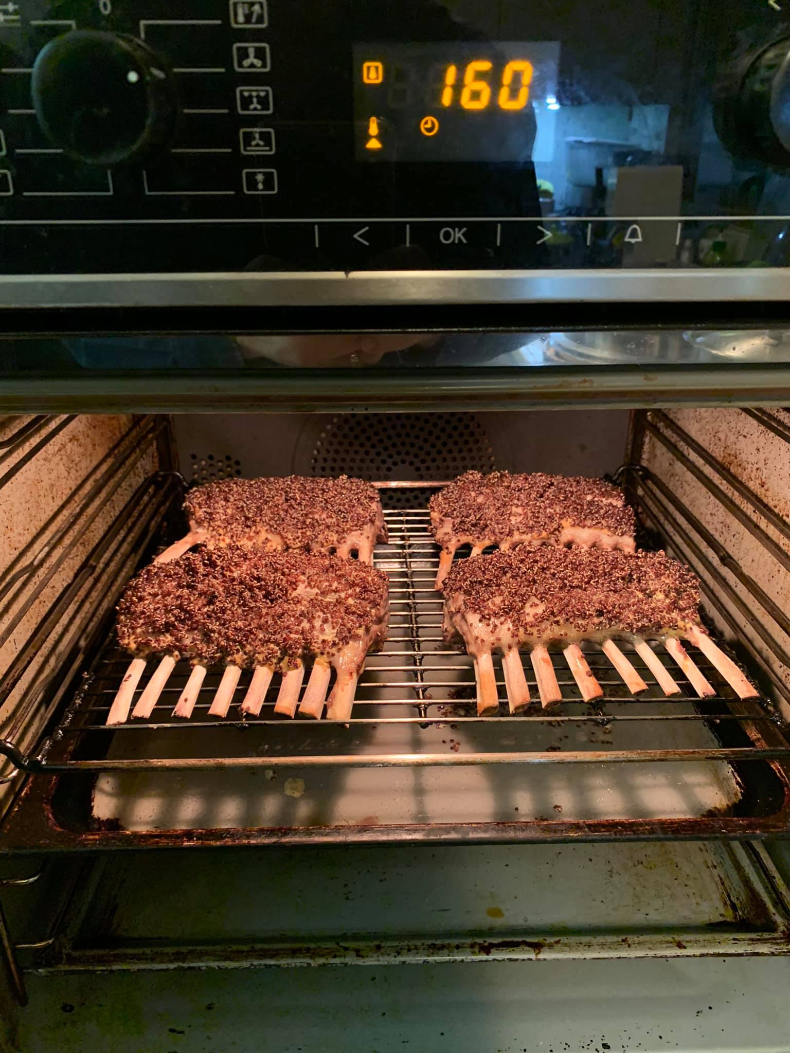 烤30分鐘後的羊排狀態。