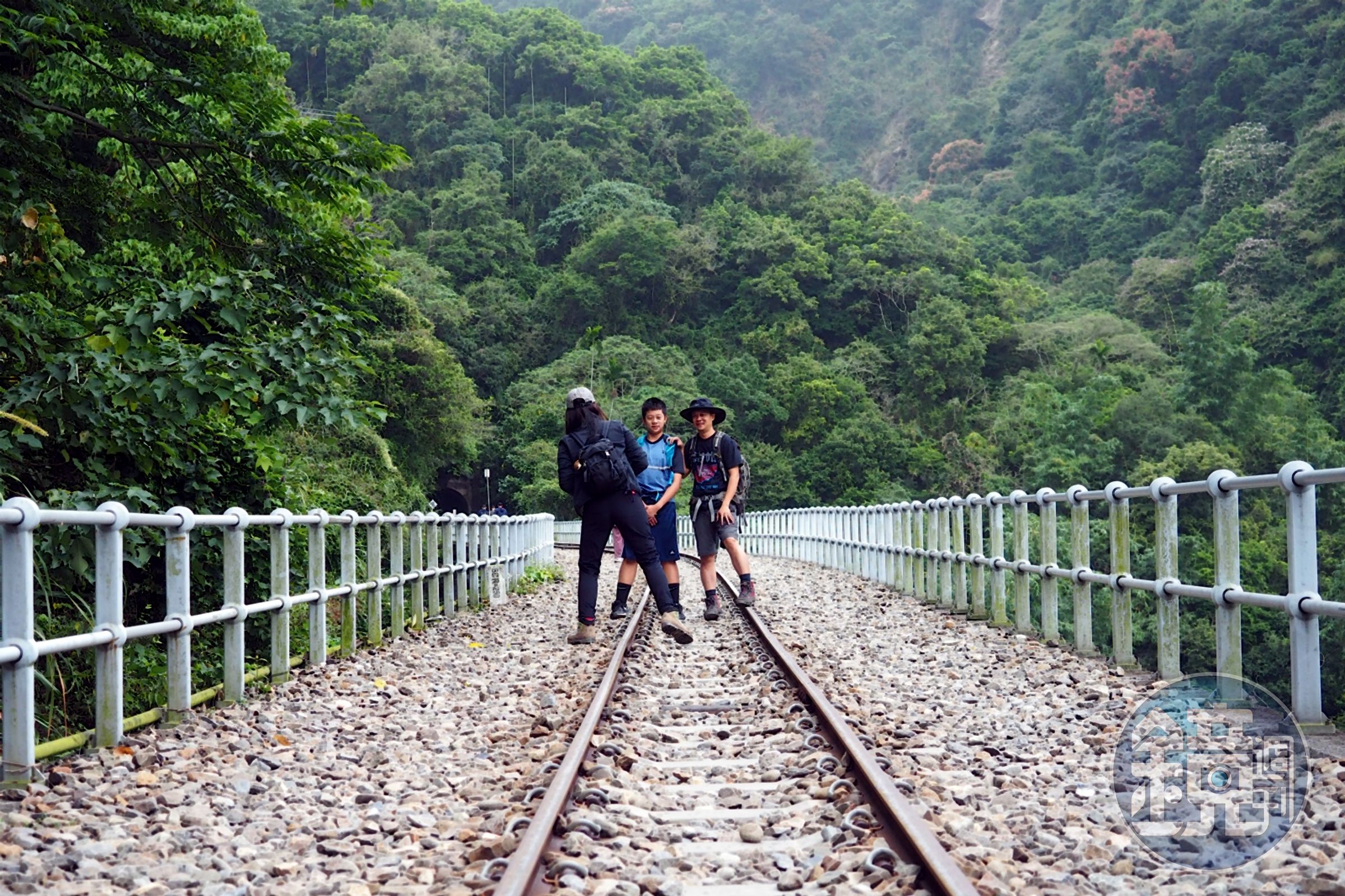 獨立山國家步道部分路段與鐵路重疊。