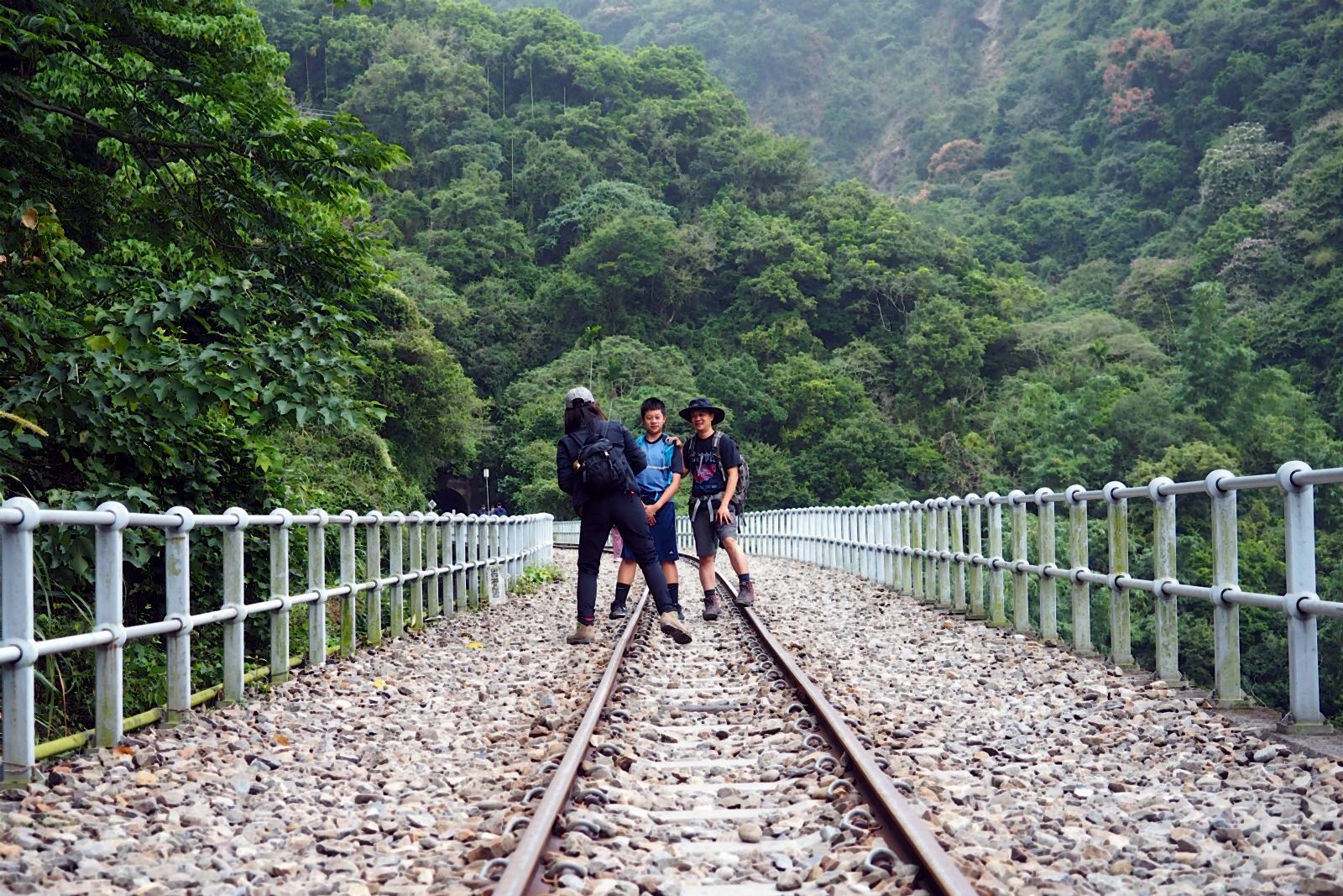 獨立山國家步道部分路段與鐵路重疊。