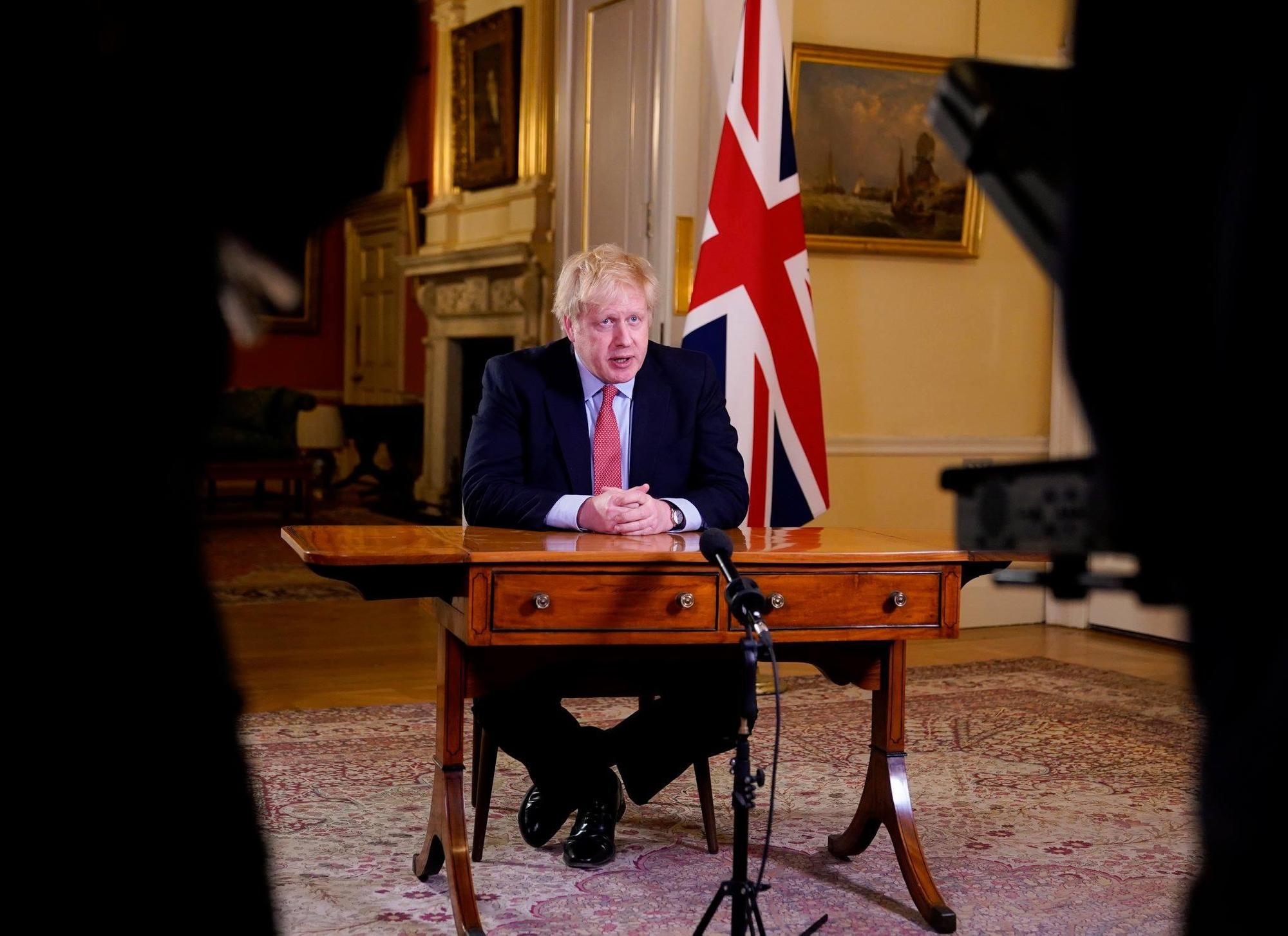 英國首相強生對外宣布,倫敦疫情警報等級明起升至第4級,原先已規劃的5天耶誕過節鬆綁計畫也跟著取消。(翻攝自Boris Johnson臉書)